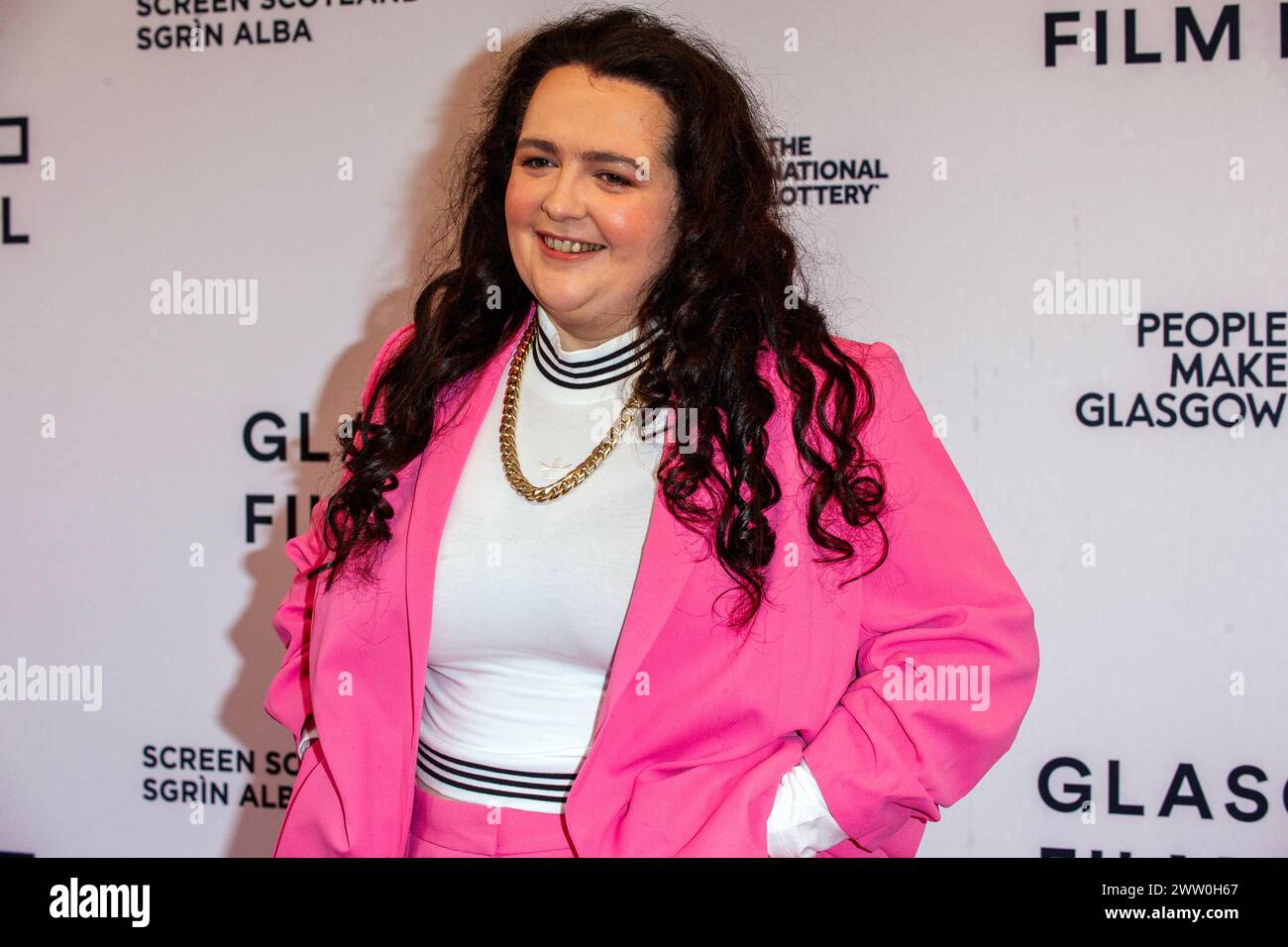 Glasgow, Schottland, Großbritannien. März 2024. Comedian Ashley Storrie auf dem roten Teppich bei einem Fotobesuch zur Weltpremiere von Janey im Glasgow Film Theatre (GFT), Schottland. Janey ist „eine ehrliche, bewegende und oft urkomische Dokumentation über [sie], die Geschichten aus ihrem Leben verwebt, mit Filmmaterial von ihrer noch nicht toten Tour, im Gefolge ihrer Krebsdiagnose.“ Das Glasgow Film Festival 2024 (GFF) schließt heute Abend. Quelle: Stewart Kirby für @creativezealots / Alamy Live News Stockfoto