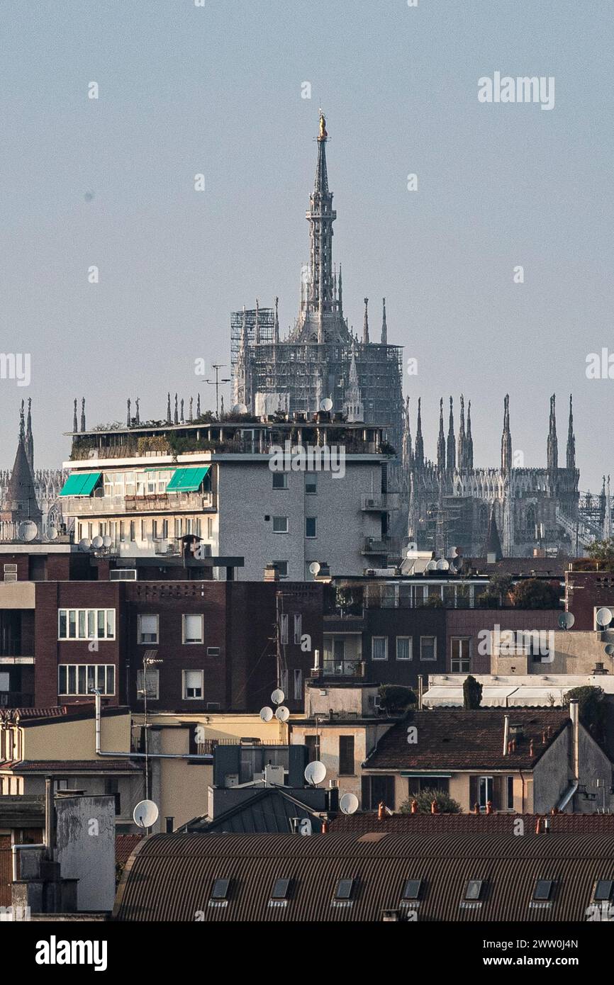 Mailand, Italien. März 2024. La madonnina del Duomo di MilanoMilano, Italia - Cronaca Mercoledì, Marzo 20, 2024. (Foto di Marco Ottico/Lapresse) Skyline der Stadt Mailand vom Prada Foundation Tower Mailand, Italien - Nachrichten Mittwoch, 20. März 2024. (Foto: Marco Ottico/Lapresse) Credit: LaPresse/Alamy Live News Stockfoto