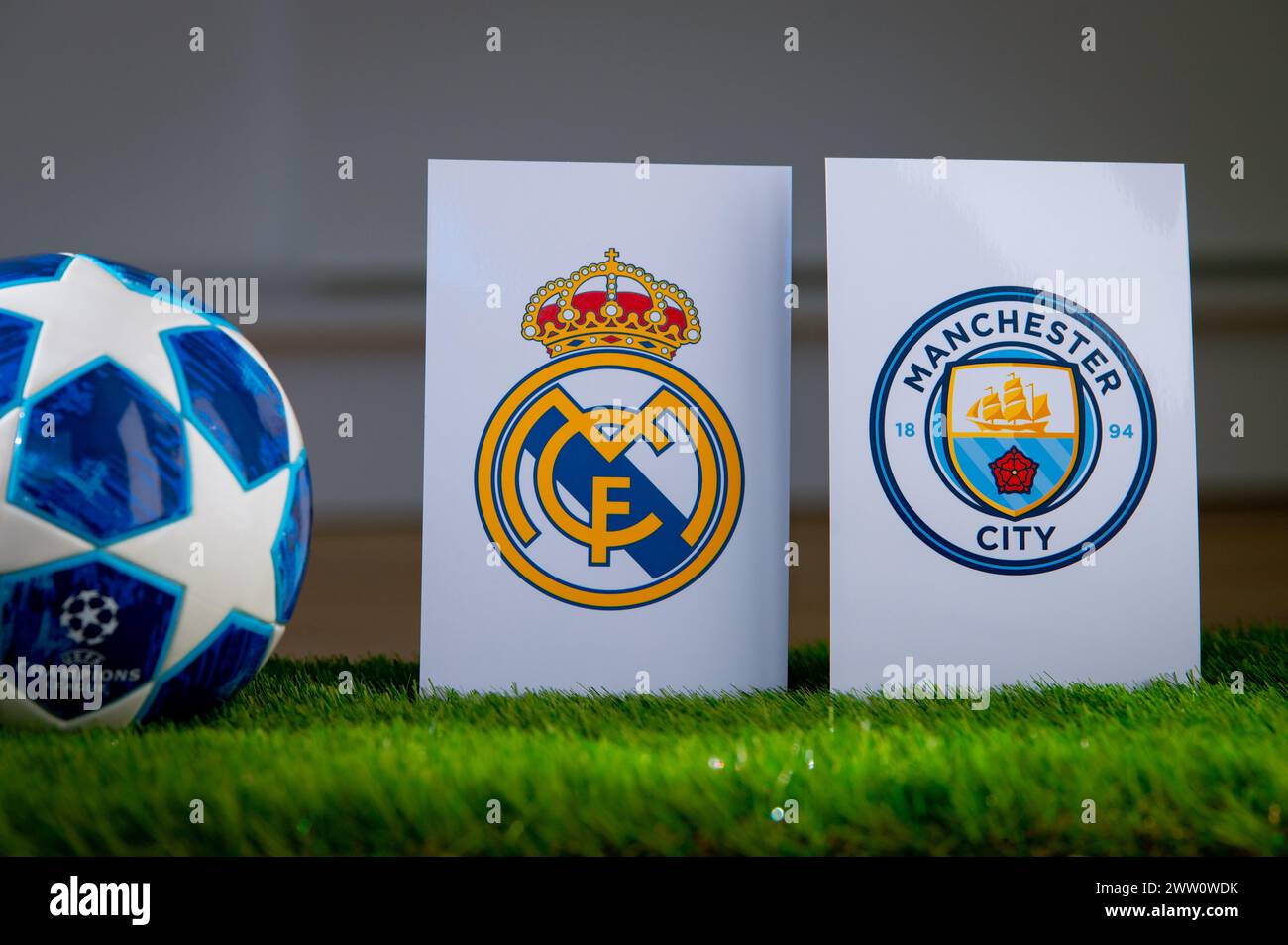 PARIS, FRANKREICH, MÄRZ. 16. 2024: Real Madrid (ESP) vs Manchester City (eng). Viertelfinale der UEFA Champions League 2024 in Europa. Logo von t Stockfoto