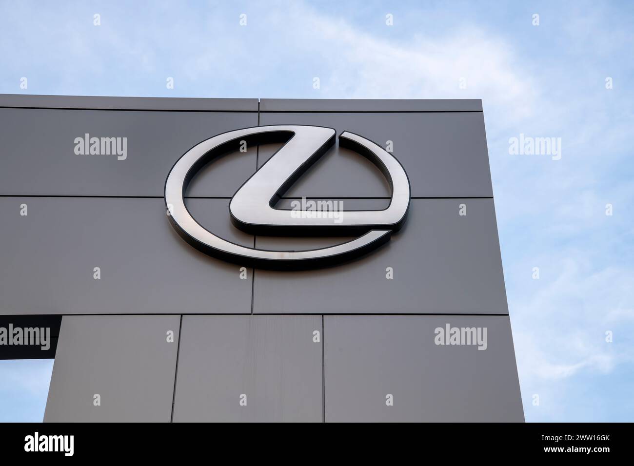 Maplewood, Minnesota. Lexus Logo im Händlerbetrieb. Stockfoto