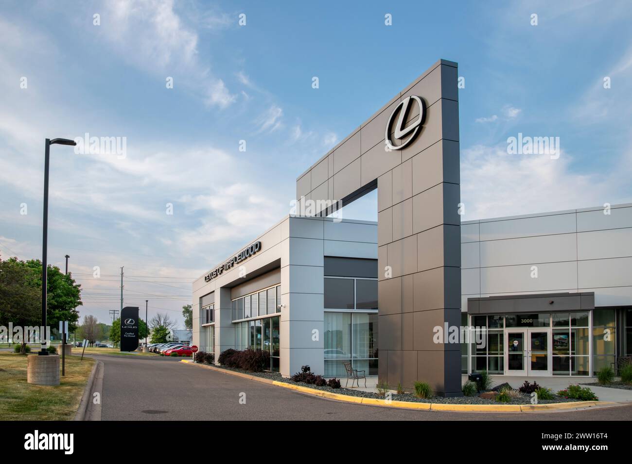 Maplewood, Minnesota. Außenansicht des Lexus Händlerbetriebs mit Logo. Stockfoto