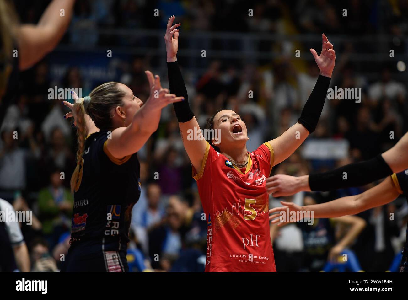 Torino, Italien. März 2024. Ilaria Spirito von Chieri Volley feiert im Finale des CEV Volleyball Cup zwischen reale Mutua Fenera Chieri '76 und Viteos Neuchatel UC im Pala Gianni Asti in Turin am Mittwoch, den 20. März 2024. Sport - Volleyball (Foto: Alberto Gandolfo/LaPresse) Credit: LaPresse/Alamy Live News Stockfoto