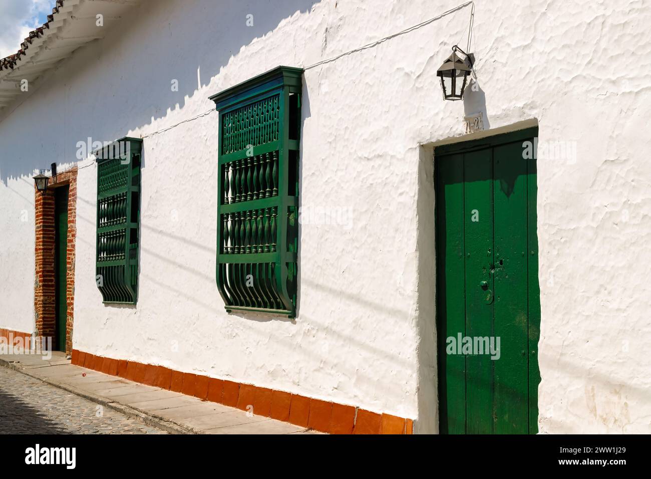 Fassade eines typischen Hauses in Santa Fe de Antioquia, Kolumbien Stockfoto