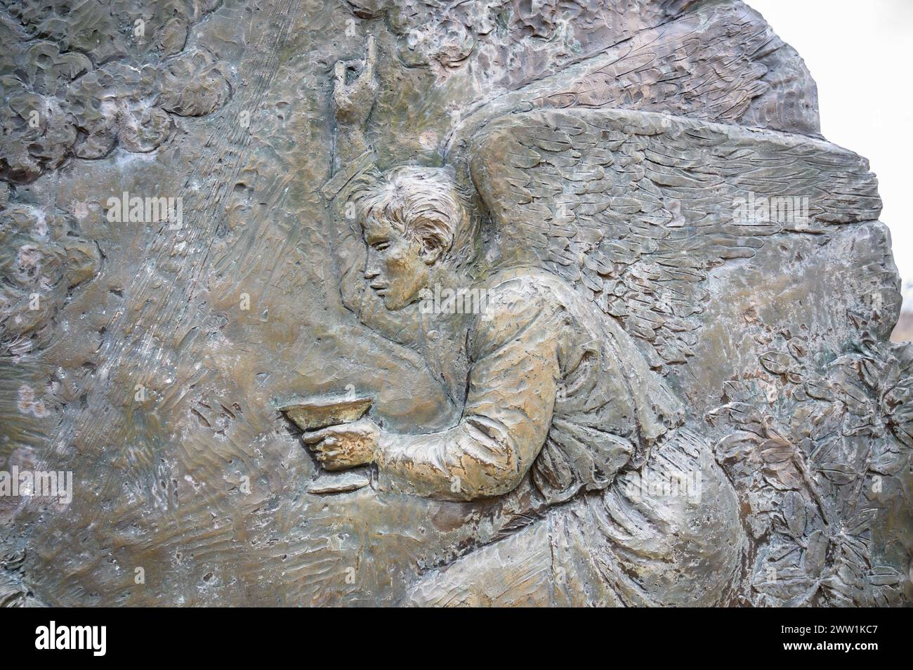 Die Qual Jesu im Garten – das erste schmerzhafte Geheimnis des Rosenkranzes. Eine Reliefskulptur auf dem Berg Podbrdo (der Hügel der Erscheinungen) in Medjugorje. Stockfoto