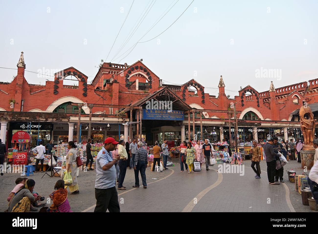 Eintritt zum historischen New Market Shopping Complex, entlang der Lindsay Street, Kalkutta, Westbengalen, Indien Stockfoto
