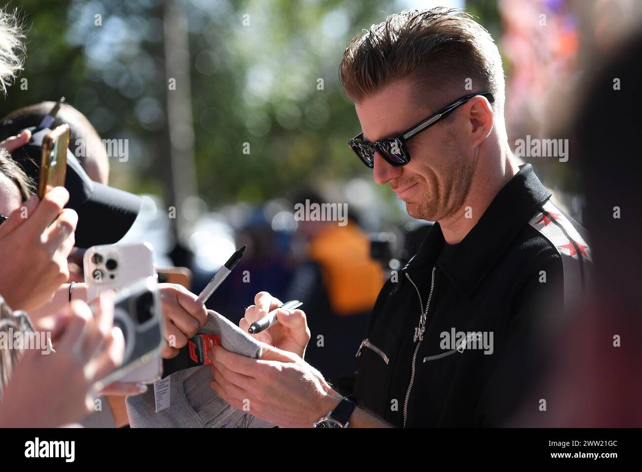 MELBOURNE, AUSTRALIEN 21. März 2024. Im Bild: 27 Nico Hülkenberg (DEU) MoneyGram Haas F1 Team beim Melbourne Walk beim FIA Formel 1 Rolex Australian Grand Prix 2024 3. Runde vom 22. Bis 24. März auf dem Albert Park Street Circuit in Melbourne, Australien. Quelle: Karl Phillipson/Alamy Live News Stockfoto