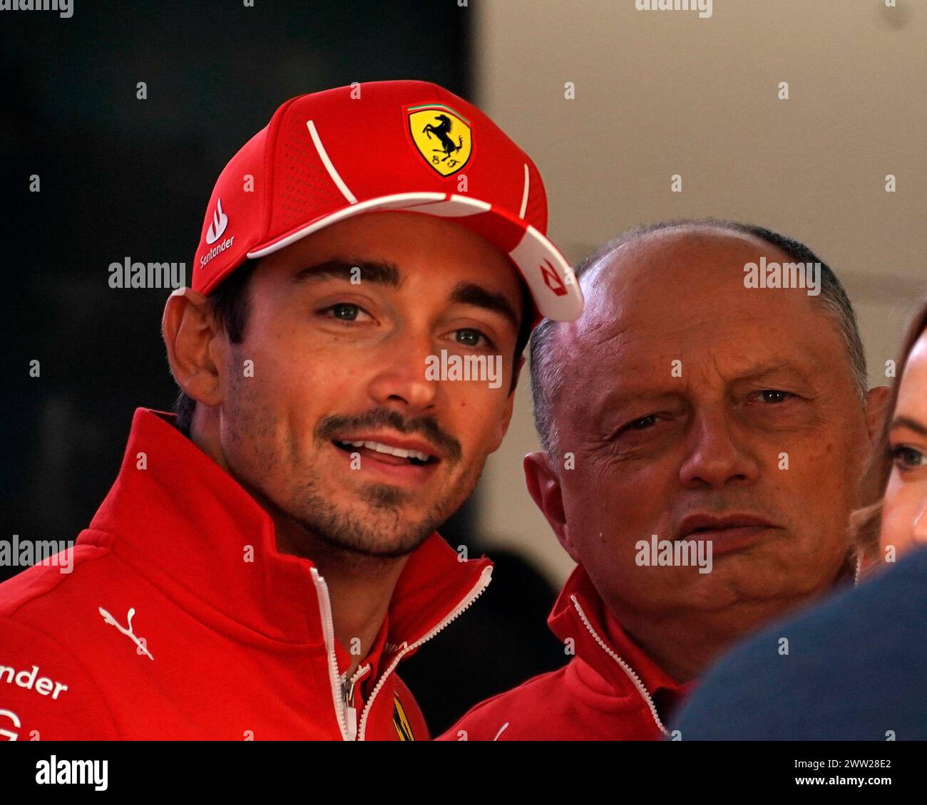 Melbourne, Australien. März 2024. 21. März 2024, Albert Park Circuit, Melbourne, FORMEL 1 ROLEX AUSTRALIAN GRAND PRIX 2024, im Bild Charles Leclerc (MCO), Scuderia Ferrari, Teamchef Frederic Vasseur (Scuderia Ferrari) Credit: dpa/Alamy Live News Stockfoto