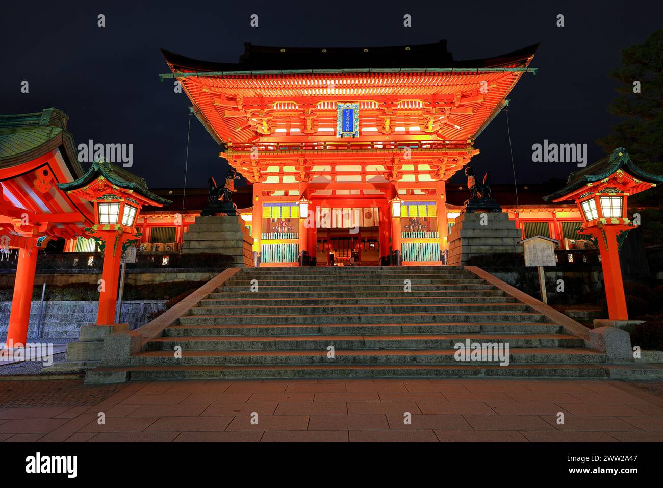 Fushimi Inari Taisha mit Hunderten von traditionellen Toren in Fukakusa, Yabunouchicho, Fushimi Ward, Kyoto, Japan Stockfoto