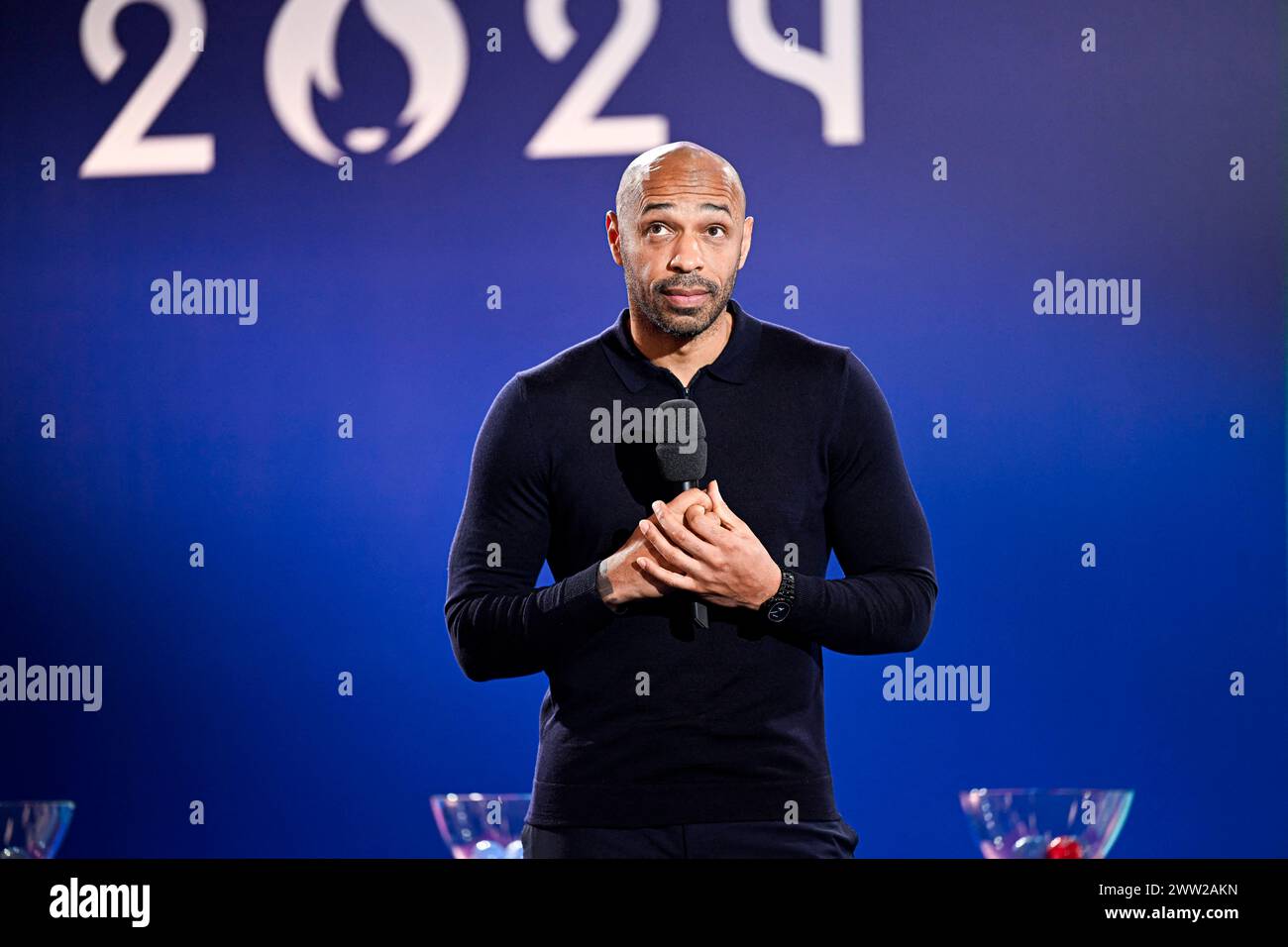 Paris, Frankreich. März 2024. Thierry Henry während der Endauslosung des Fußballturniers der Olympischen Spiele am 20. März 2024 im Pariser Hauptquartier 2024. Foto: Victor Joly/ABACAPRESS.COM Credit: Abaca Press/Alamy Live News Stockfoto