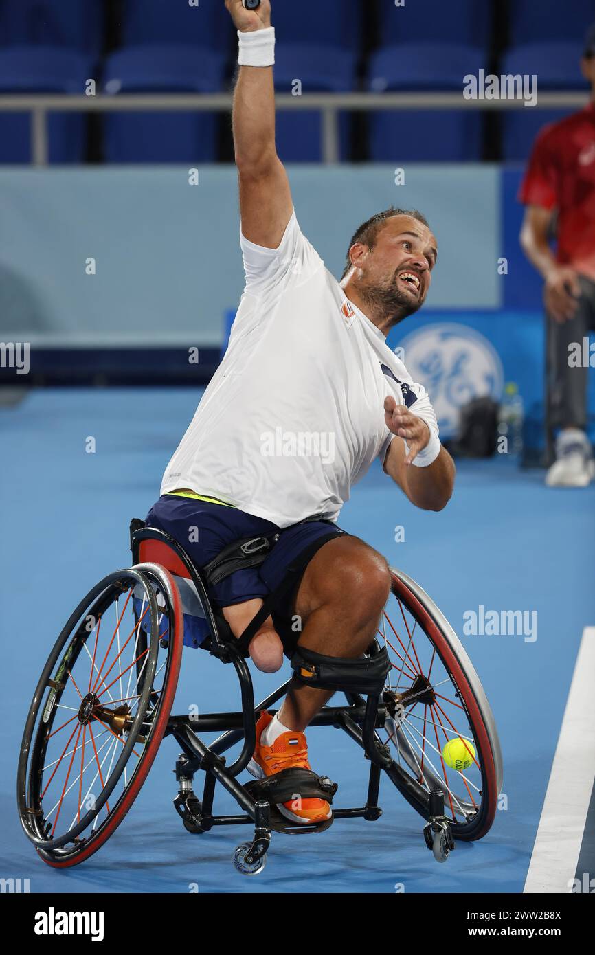 Tom Egberink aus den Niederlanden gewann bei den Paralympics 2020 in Tokio die Silbermedaille im Rollstuhl-Tennis-Einzelfinale der Männer, besiegte Shingo Kunieda (nicht im Bild). Shingo Kunieda gewann 6-1 6-2 gegen Tom Egberink Stockfoto