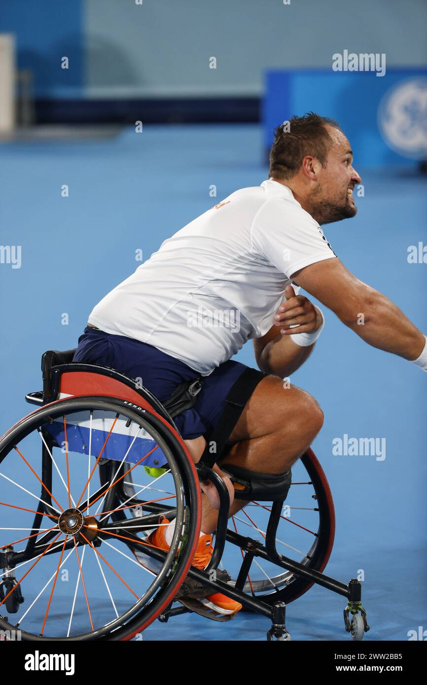 Tom Egberink aus den Niederlanden gewann bei den Paralympics 2020 in Tokio die Silbermedaille im Rollstuhl-Tennis-Einzelfinale der Männer, besiegte Shingo Kunieda (nicht im Bild). Shingo Kunieda gewann 6-1 6-2 gegen Tom Egberink Stockfoto