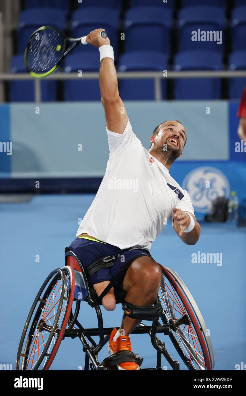 Tom Egberink aus den Niederlanden gewann bei den Paralympics 2020 in Tokio die Silbermedaille im Rollstuhl-Tennis-Einzelfinale der Männer, besiegte Shingo Kunieda (nicht im Bild). Shingo Kunieda gewann 6-1 6-2 gegen Tom Egberink Stockfoto