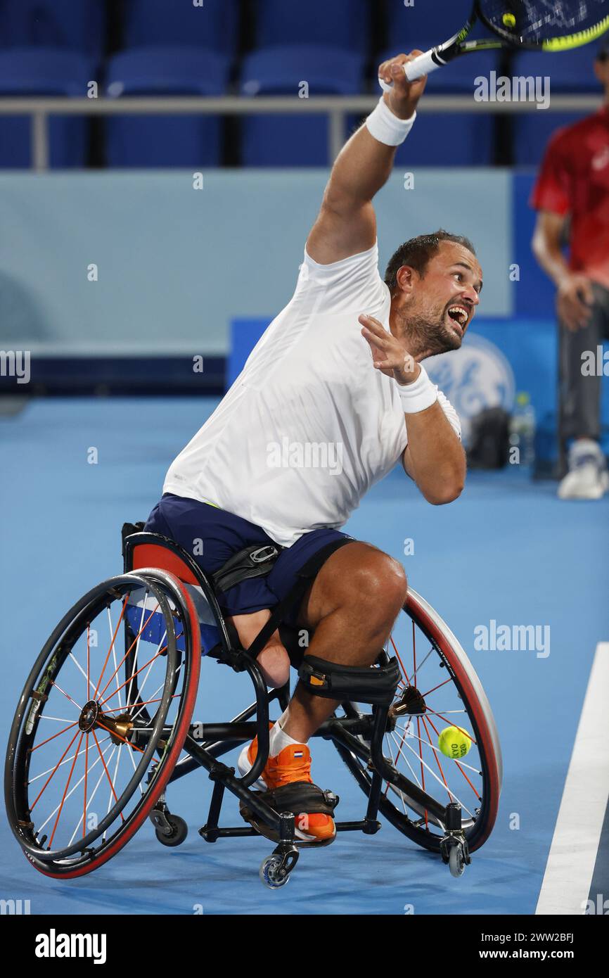 Tom Egberink aus den Niederlanden gewann bei den Paralympics 2020 in Tokio die Silbermedaille im Rollstuhl-Tennis-Einzelfinale der Männer, besiegte Shingo Kunieda (nicht im Bild). Shingo Kunieda gewann 6-1 6-2 gegen Tom Egberink Stockfoto