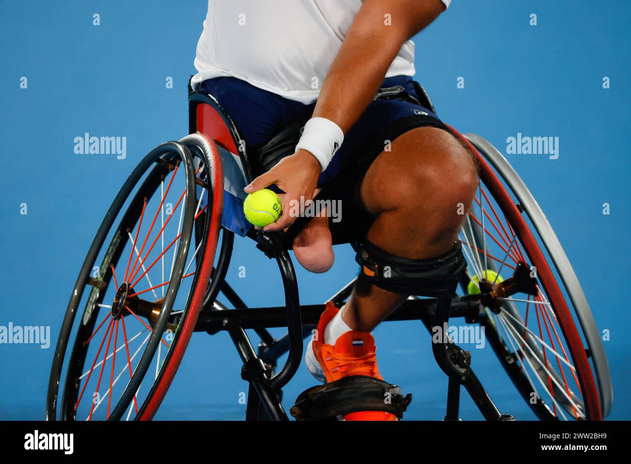 Tom Egberink aus den Niederlanden gewann bei den Paralympics 2020 in Tokio die Silbermedaille im Rollstuhl-Tennis-Einzelfinale der Männer, besiegte Shingo Kunieda (nicht im Bild). Shingo Kunieda gewann 6-1 6-2 gegen Tom Egberink Stockfoto