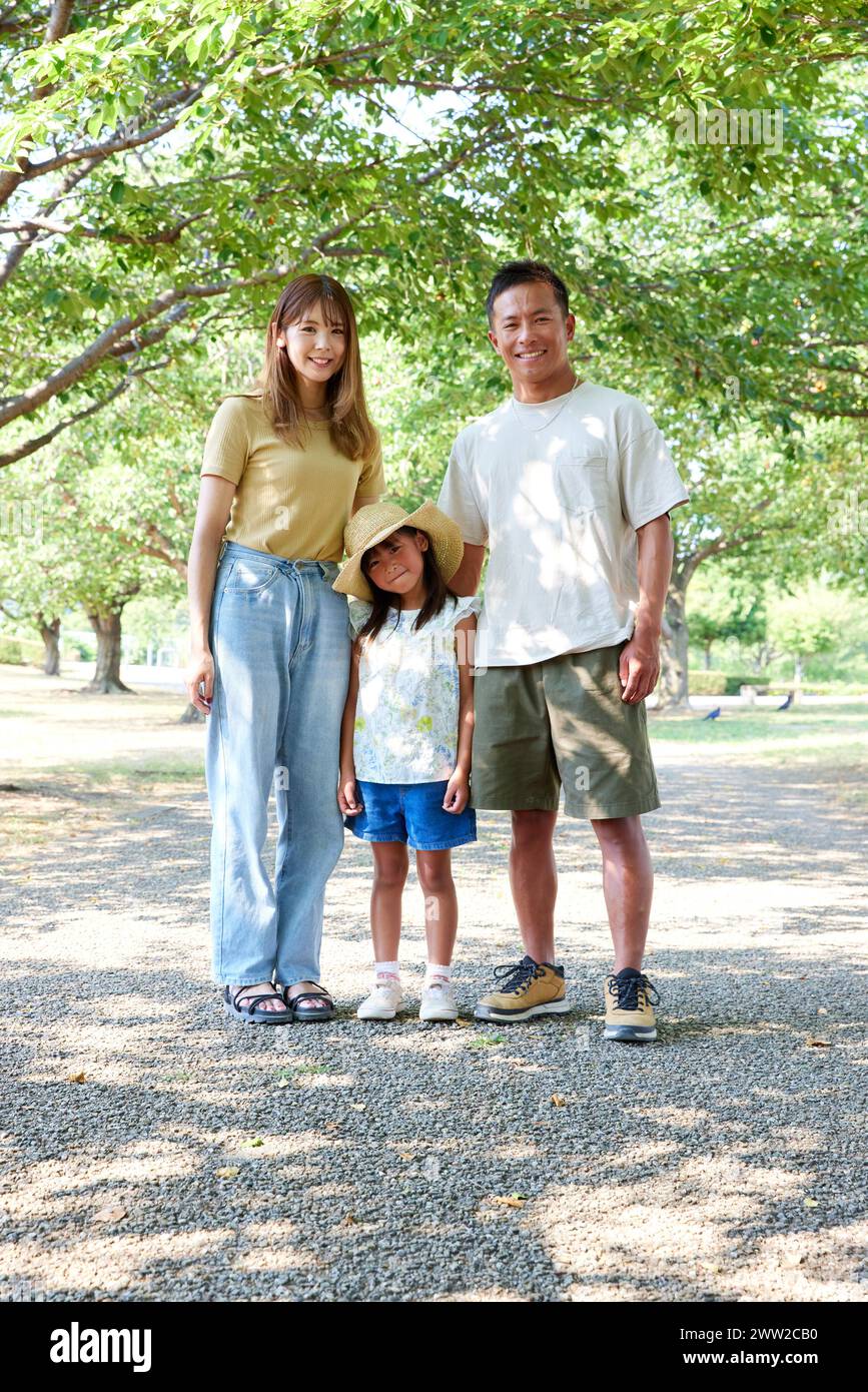 Asiatische Familie im Park Stockfoto