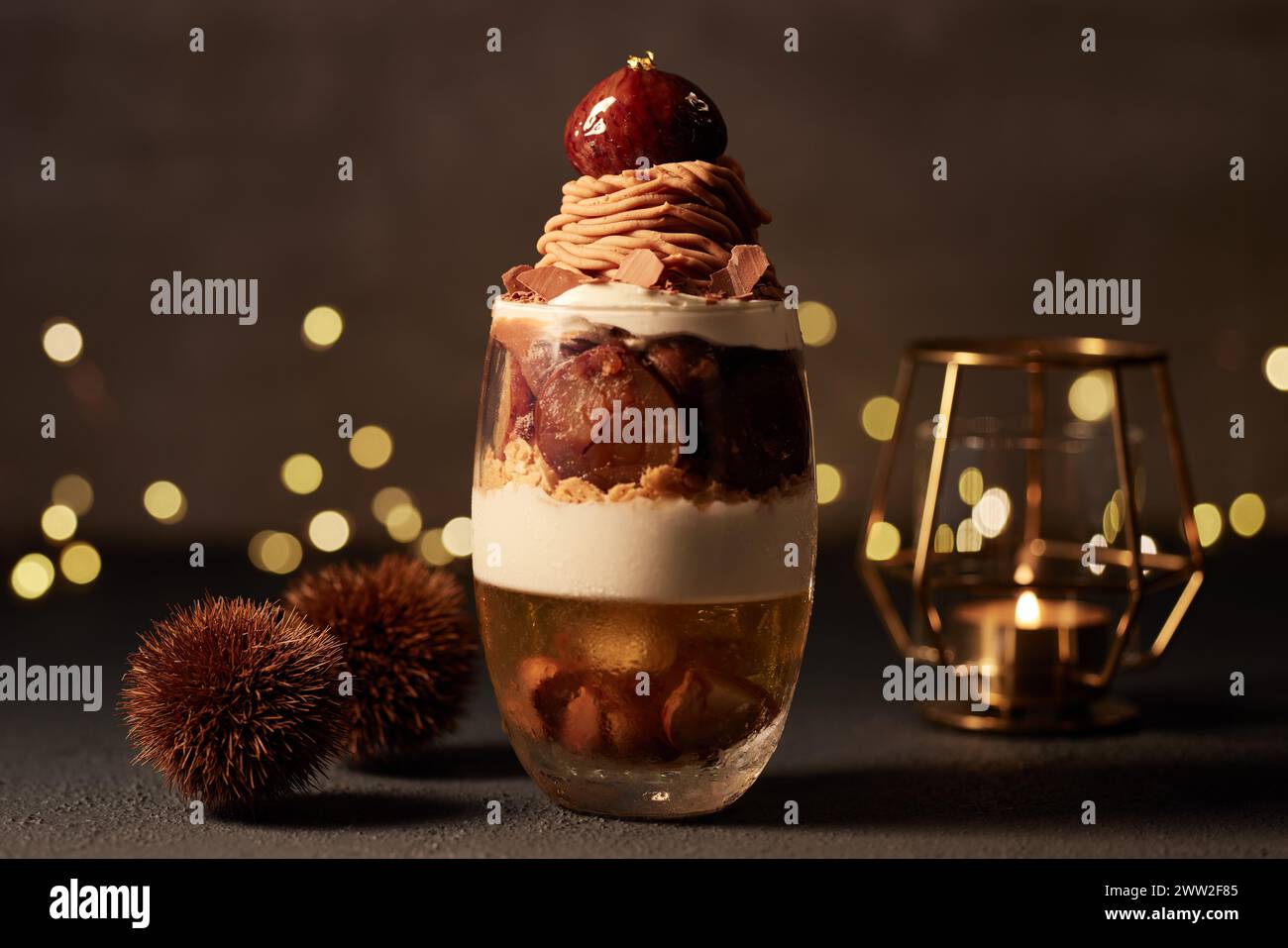 Ein Dessert mit Kastanien und Schokolade Stockfoto