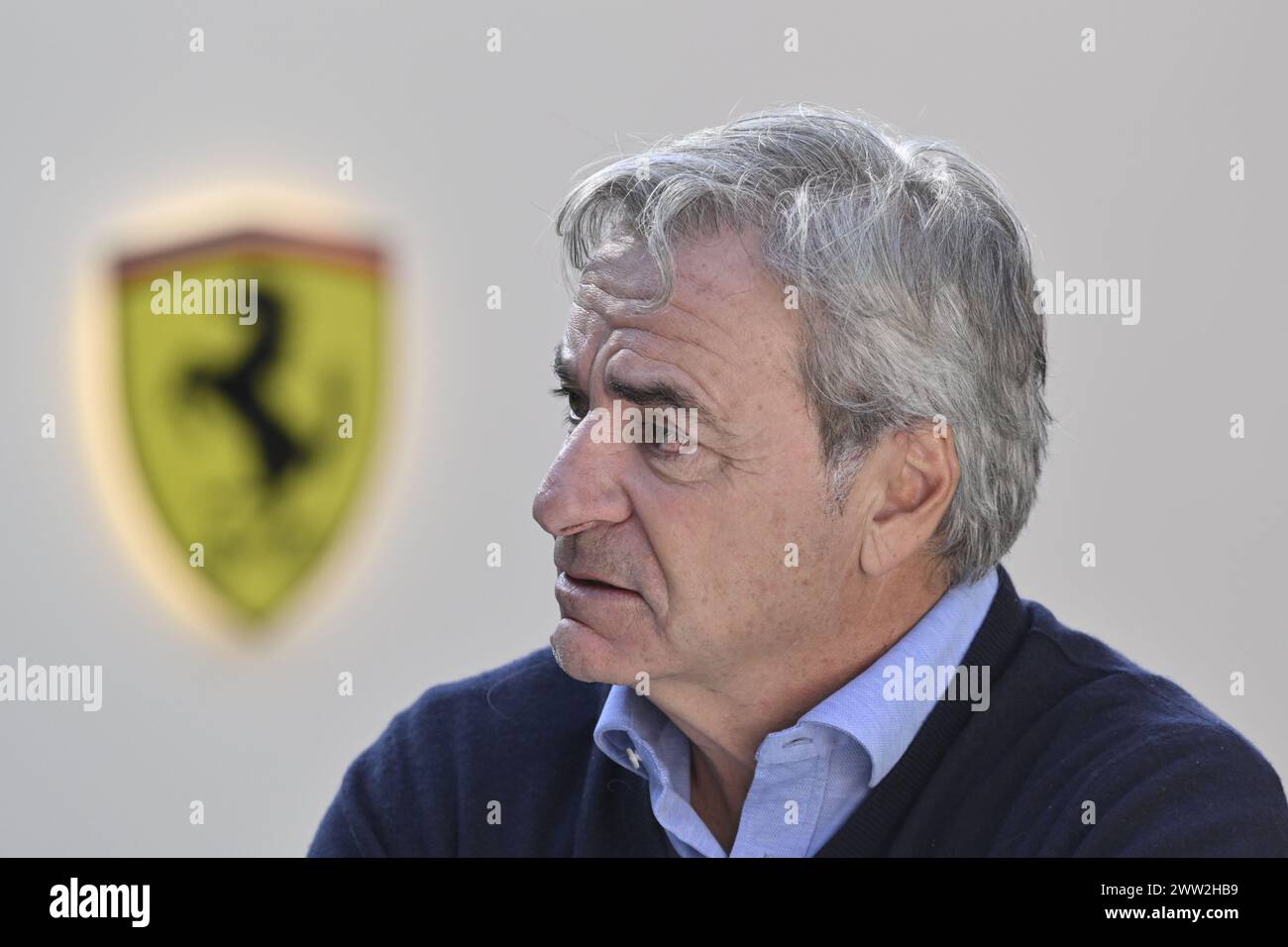 MELBOURNE, AUSTRALIEN 21. März 2024. Im Bild: Carlos Sainz Senior, Vater von Carlos Sainz Jr. (ESP) Scuderia Ferrari im Fahrerlager beim FIA Formel 1 Rolex Australian Grand Prix 2024 3. Runde vom 22. Bis 24. März auf dem Albert Park Street Circuit in Melbourne, Australien. Quelle: Karl Phillipson/Alamy Live News Stockfoto