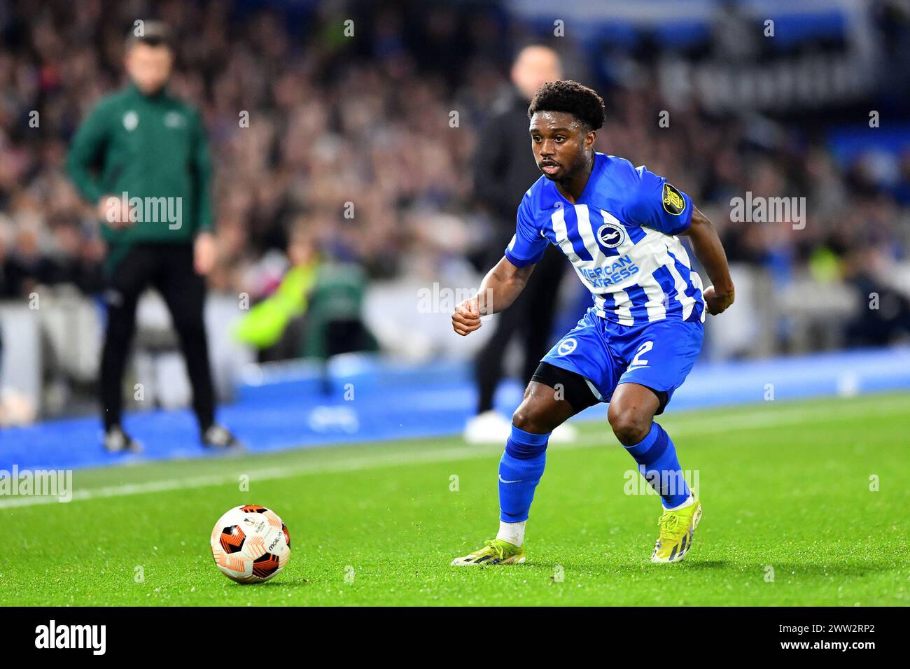 Tariq Lamptey aus Brighton und Hove Albion am Ball – Brighton & Hove Albion gegen Roma, UEFA Europa League. Achtelrunde, Amex Stadium, Brighton, Großbritannien - 14. März 2024 Stockfoto
