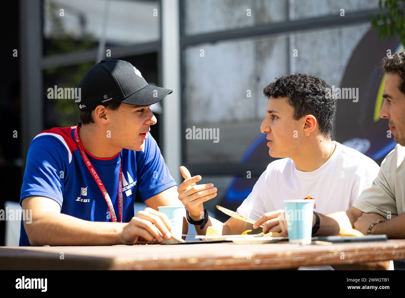 Melbourne, Australien, 21.03.2024, MEGUETOUNIF Sami (fra), Trident, Dallara F3 2019, Porträt und HADJAR Isack (fra), Campos Racing, Dallara F2 2024, Porträt während der 3. Runde der FIA Formel 2 Championship 2024 vom 22. bis 24. März 2024 auf dem Albert Park Circuit in Melbourne, Australien Stockfoto