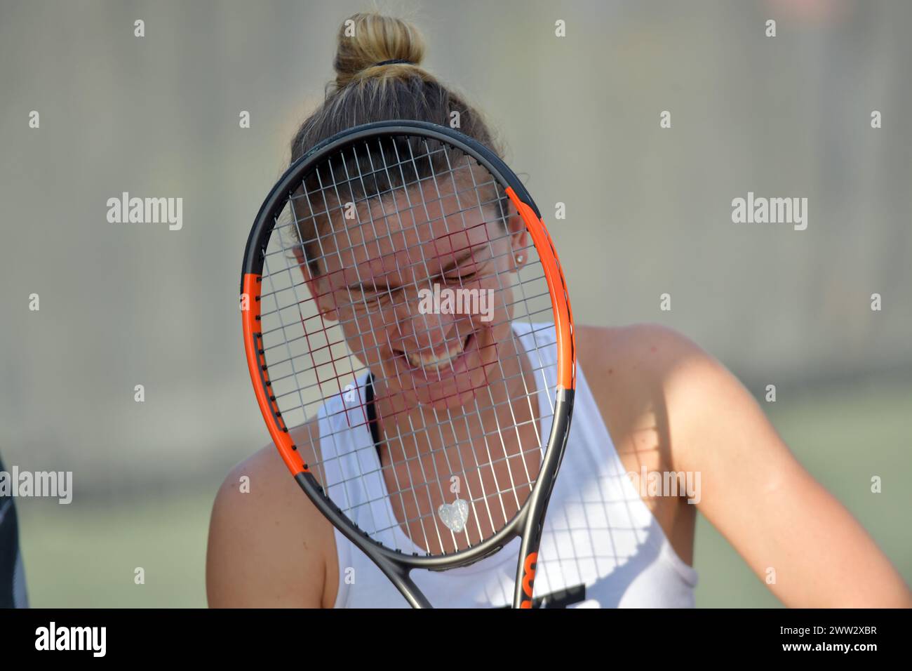 KEY BISCAYNE, FL – 20. MÄRZ: Simona Halep nimmt an der jährlichen All-Star Charity Tennis-Veranstaltung 9. Teil, die ACEing Autism im Ritz Carlton Key-Biscayne zugute kommt. Simona Halep ist eine rumänische Profi-Tennisspielerin. Sie ist die aktuelle Nummer 1 der Welt auf der WTA Tour am 20. März 2018 in Key Biscayne, Florida. Personen: Simona Halep Kredit: Storms Media Group/Alamy Live News Stockfoto