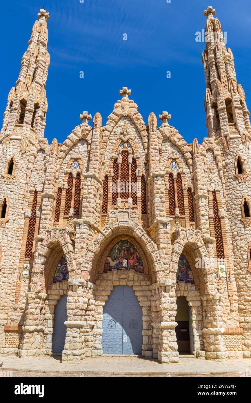 Vorderfassade der Kirche Santuari de Maria Magdalena in Novelda, Spanien Stockfoto