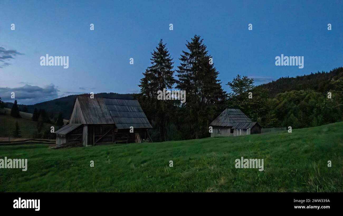 Alte Farm in den karpaten Rumäniens Stockfoto