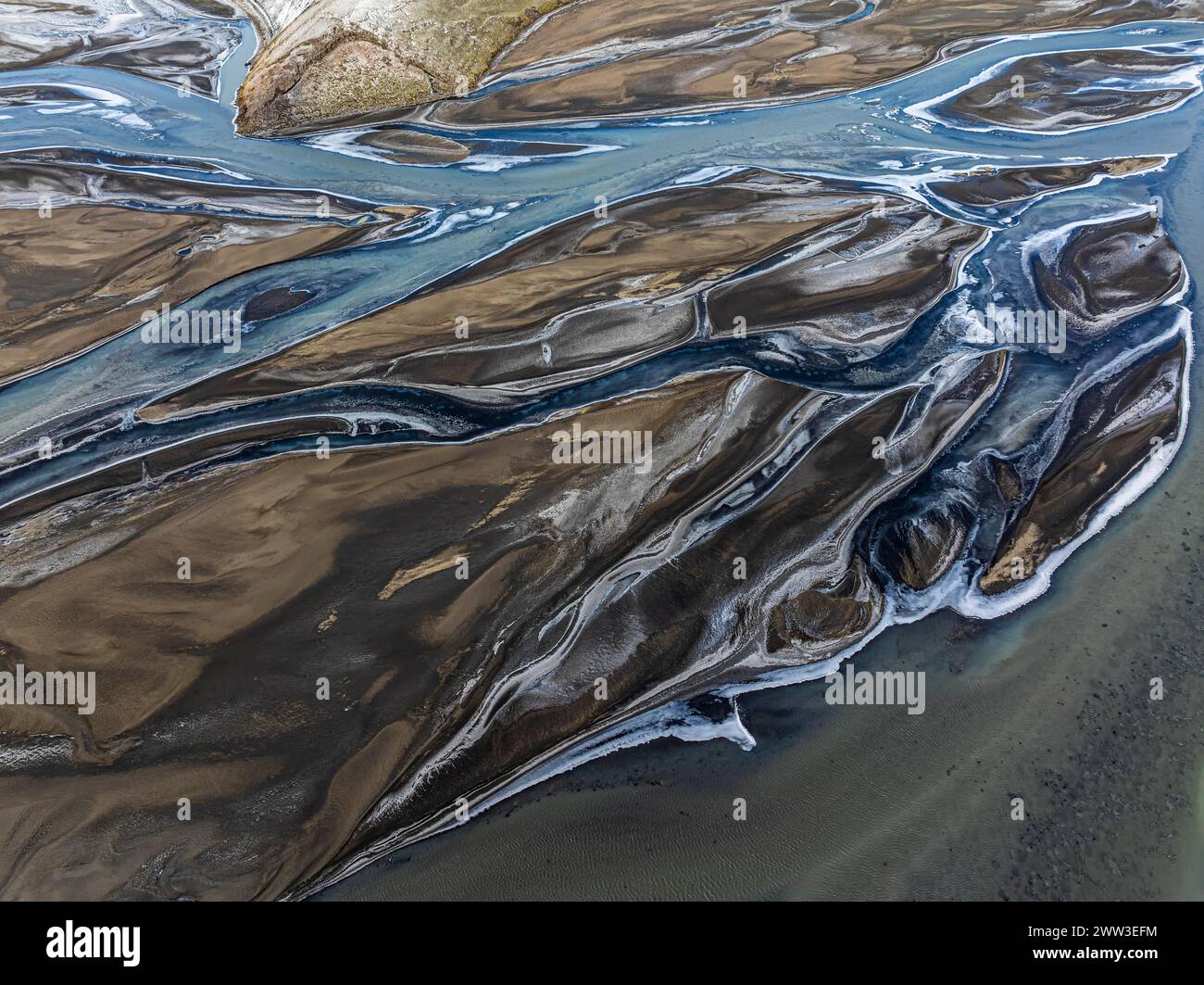 Bewachsene Flusslandschaft, Drohnenaufnahme, Fjallabak Nature Reserve, Sudurland, Island Stockfoto