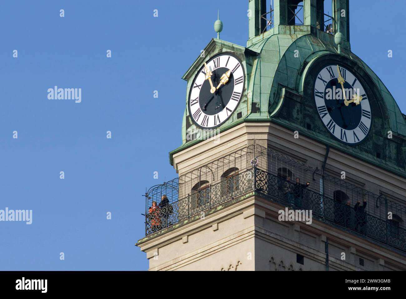 Besucher auf alten Peter Turm der Kirche Sankt Peter, Bayern München Stockfoto