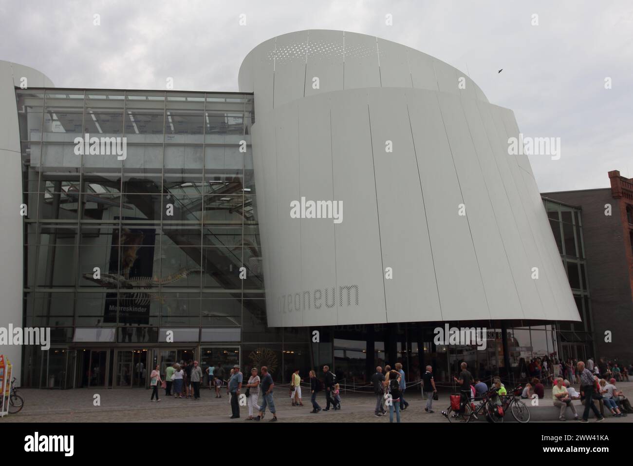 Stralsund, Deutschland 1. August 2017: Das Ozeaneum ist ein öffentliches Aquarium in Stralsund. Es ist eine Hauptattraktion der Deutschen Ozeanographie Stockfoto