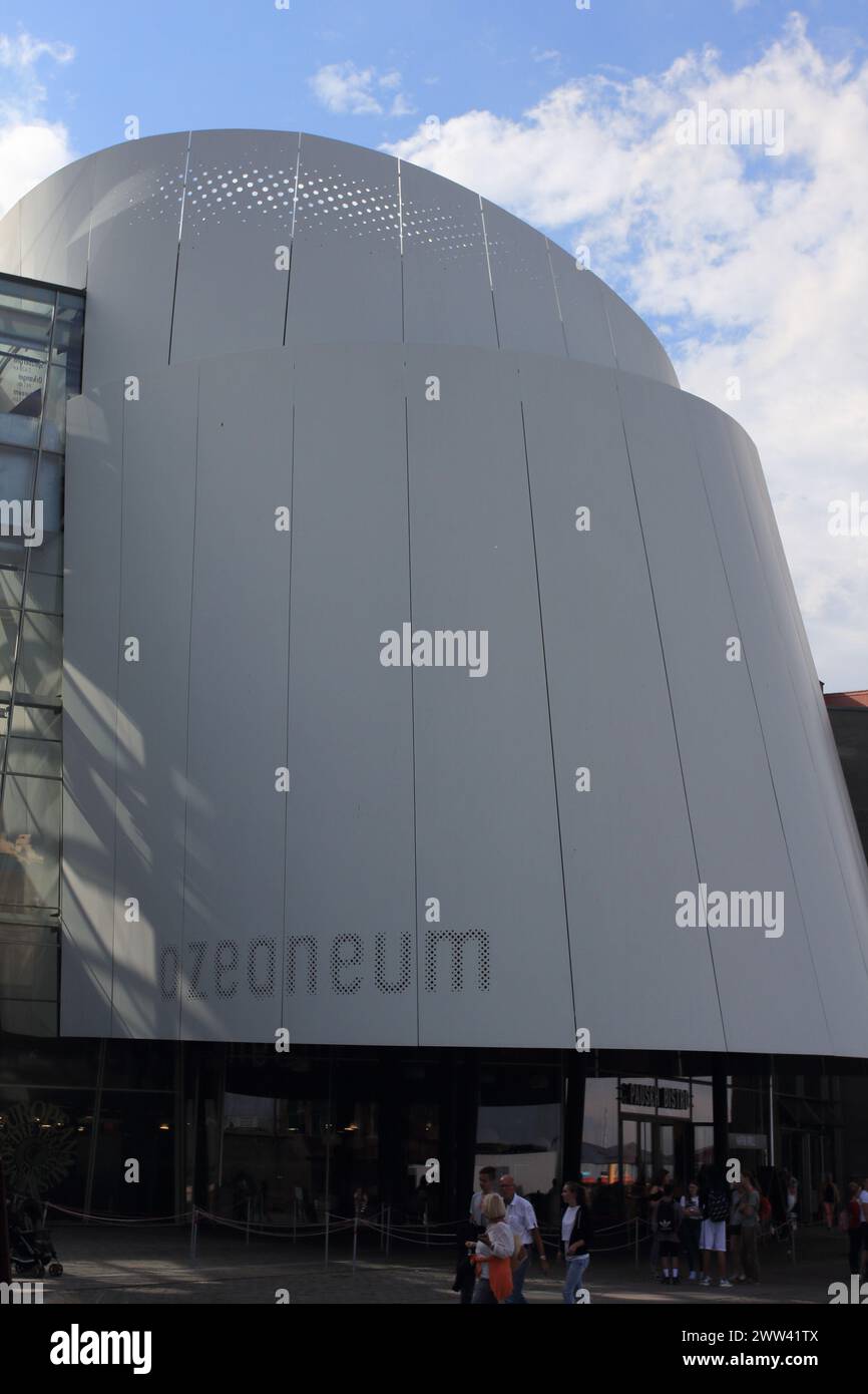 Stralsund, Deutschland 3. August 2017: Das Ozeaneum ist ein öffentliches Aquarium in Stralsund. Es ist eine Hauptattraktion der Deutschen Ozeanographie Stockfoto