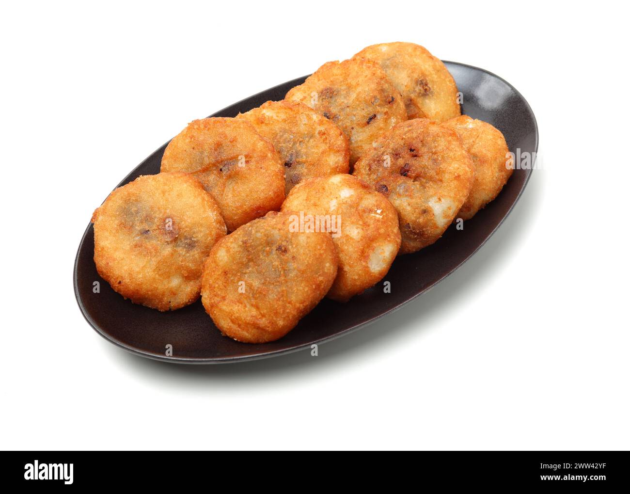 Reis-Cracker auf weißem Hintergrund Stockfoto