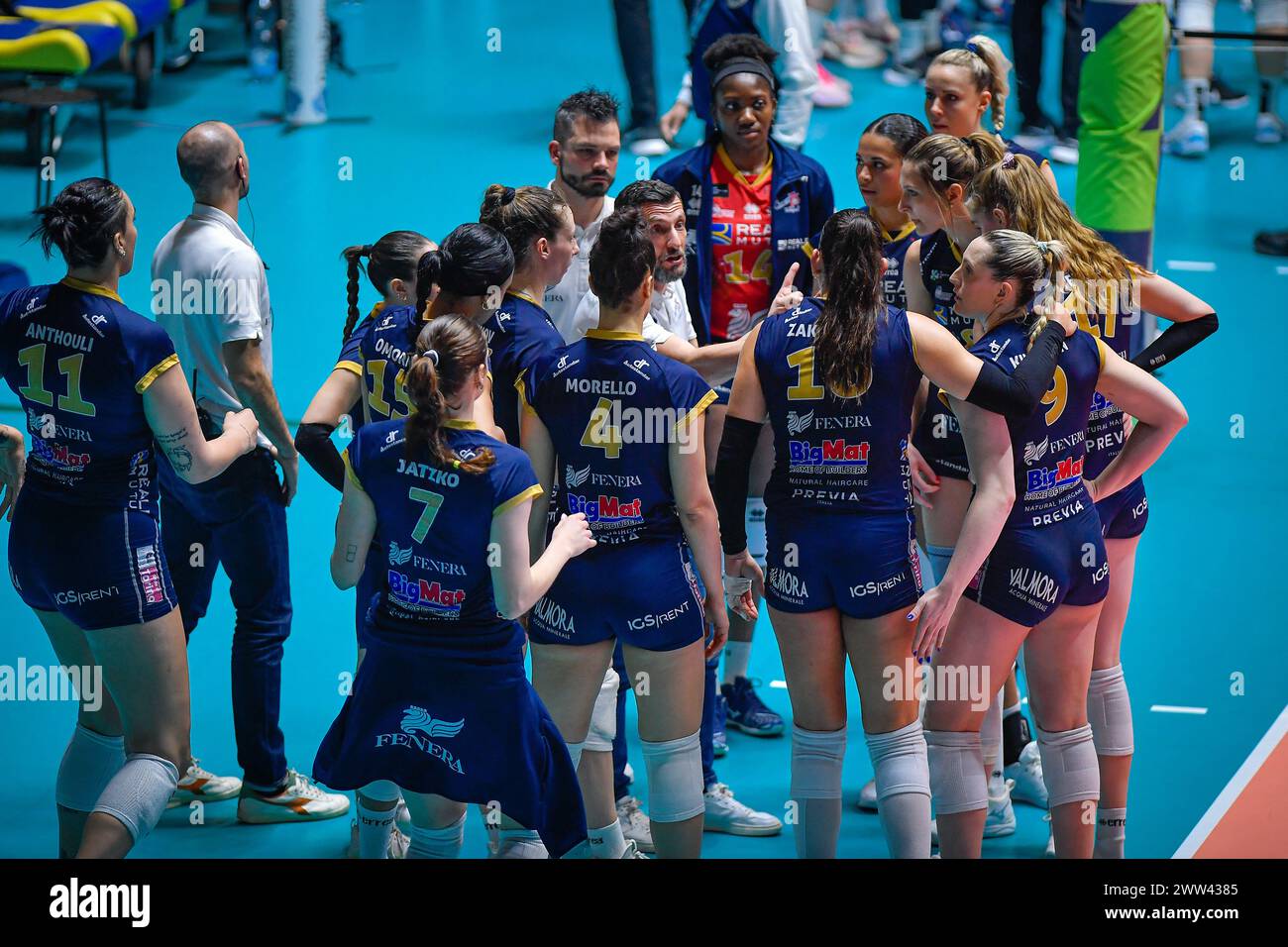 Turin, Italien. Januar 2024. Finale CEV Volleyball Cup 2024 Frauen reale Mutua Fenera Chieri '76 (ITA) - Viteos Neuchatel UC (SUI) 3-1 Pala Gianni Asti Turin Time Out reale Mutua Fenera Chieri'76 (Foto: Tonello Abozzi/Pacific Press) Credit: Pacific Press Media Production Corp./Alamy Live News Stockfoto