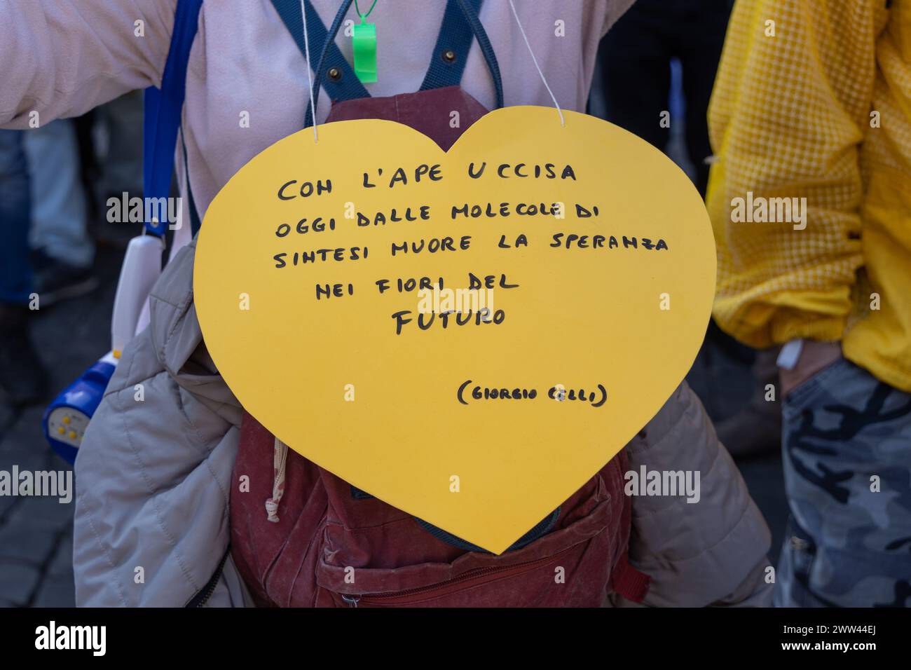 Rom, Italien. März 2024. Sit-in, organisiert auf der Piazza Santi Apostoli in Rom von italienischen Imkerverbänden, um gegen unlauteren Wettbewerb durch nicht-EU-Honig zu protestieren (Credit Image: © Matteo Nardone/Pacific Press via ZUMA Press Wire) NUR REDAKTIONELLE VERWENDUNG! Nicht für kommerzielle ZWECKE! Stockfoto