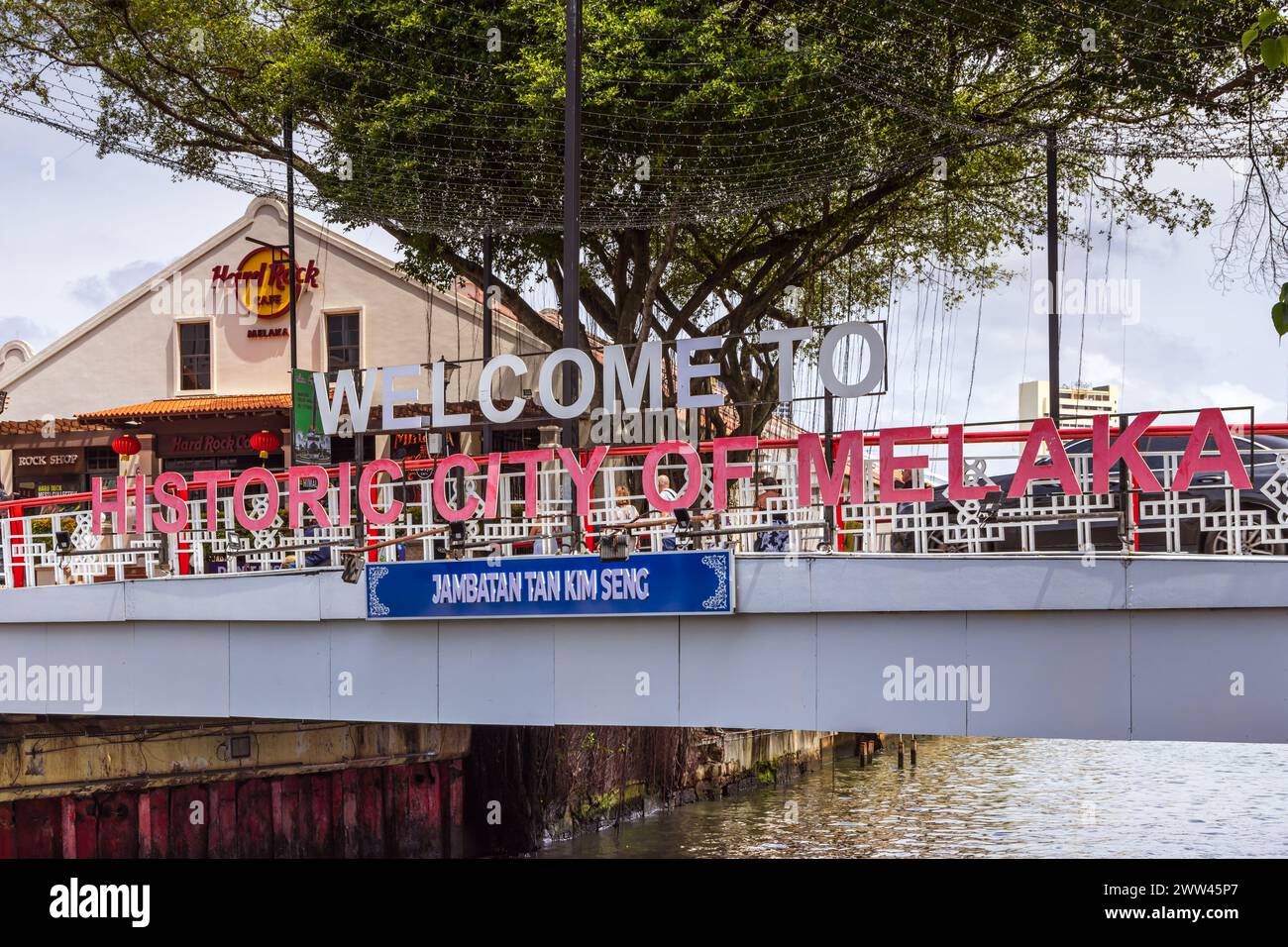 Willkommen in der historischen Stadt Melaka Schild auf der alten Tan Kim Seng Brücke in Malakka, Malaysia. Stockfoto
