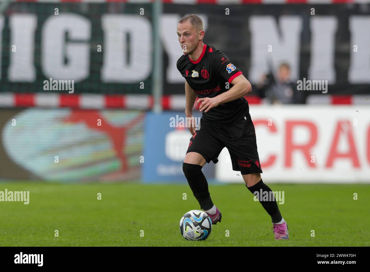 Krakau, Polen. März 2024. Andrejs Ciganiks von Widzew Lodz wurde während des polnischen PKO Ekstraklasa League 2023/2024 im Cracovia Stadion gesehen. Endergebnis: Cracovia Krakau 2:2 Widzew Lodz. (Foto: Grzegorz Wajda/SOPA Images/SIPA USA) Credit: SIPA USA/Alamy Live News Stockfoto