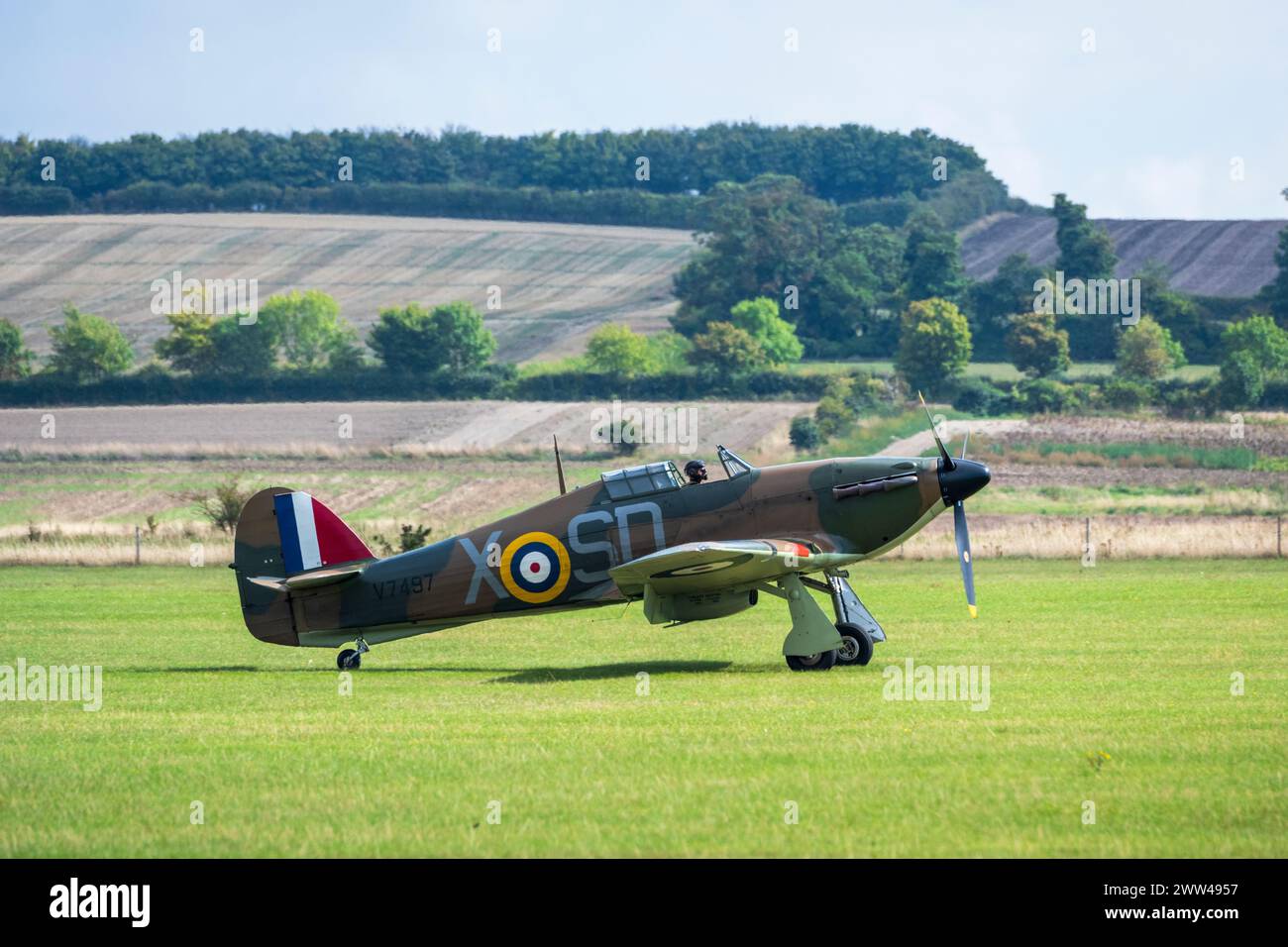 Der Hawker Hurricane Mk 1 V7497 (G-HRLI) startet auf der Duxford Battle of Britain Air Show 2022, Duxford Airfield, Cambridgeshire, England Stockfoto