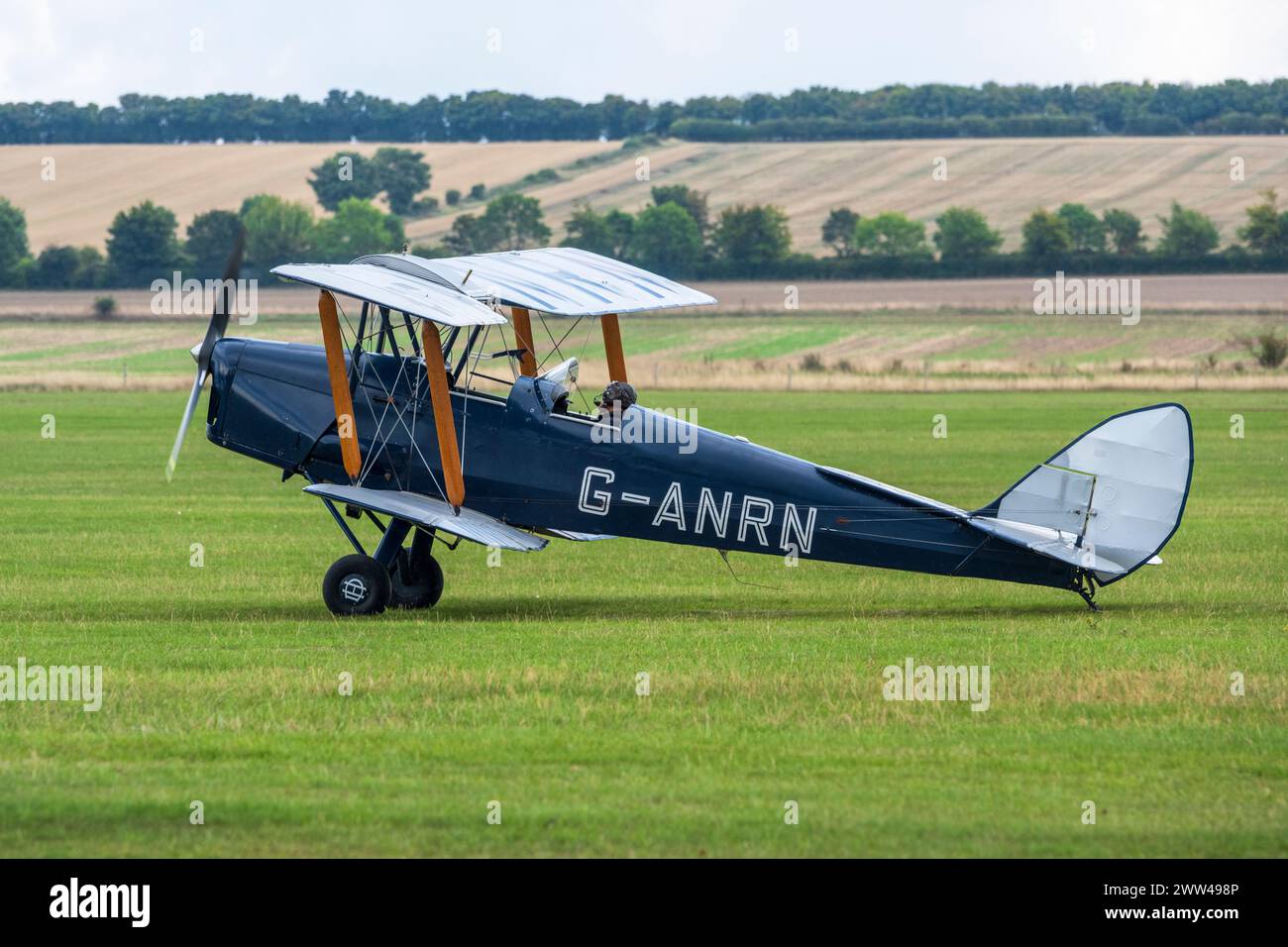 De Havilland DH-82A Tiger Moth II G-ANRN für den Start auf der Duxford Air Show 2022, Duxford Airfield, Cambridgeshire, England, Großbritannien Stockfoto