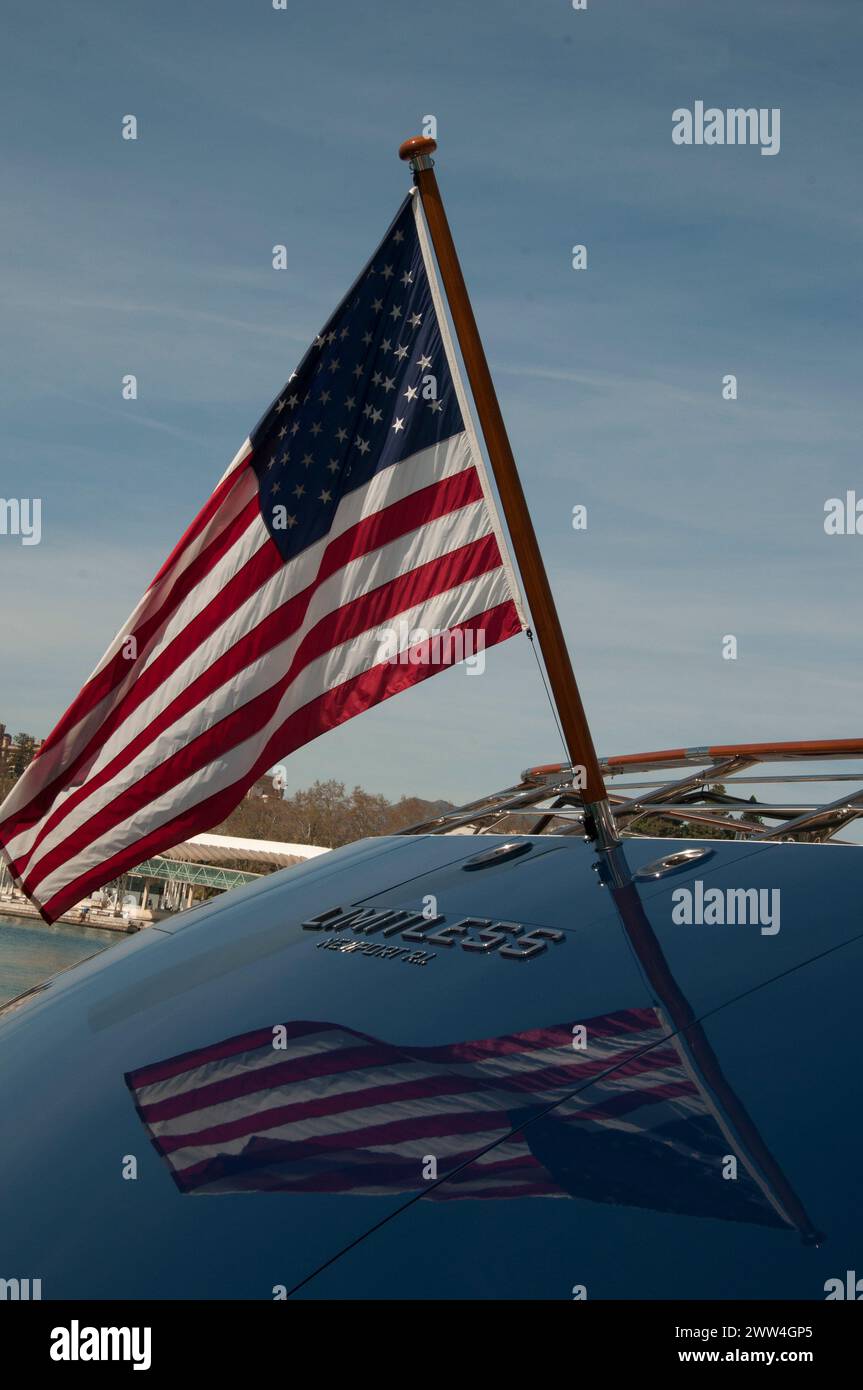 Grenzenlose Superyacht im Besitz von Victoria's Secret Gründer Lex Wexner, Liegeplatz in Malaga, Andalusien, Spanien Stockfoto