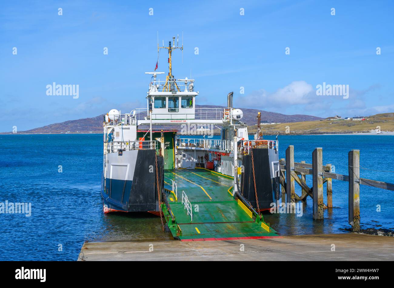 Caledonian MacBrayne Fähre nach Barra am Erskay Ferry Terminal, Isle of Erskay, Äußere Hebriden, Schottland, Großbritannien Stockfoto
