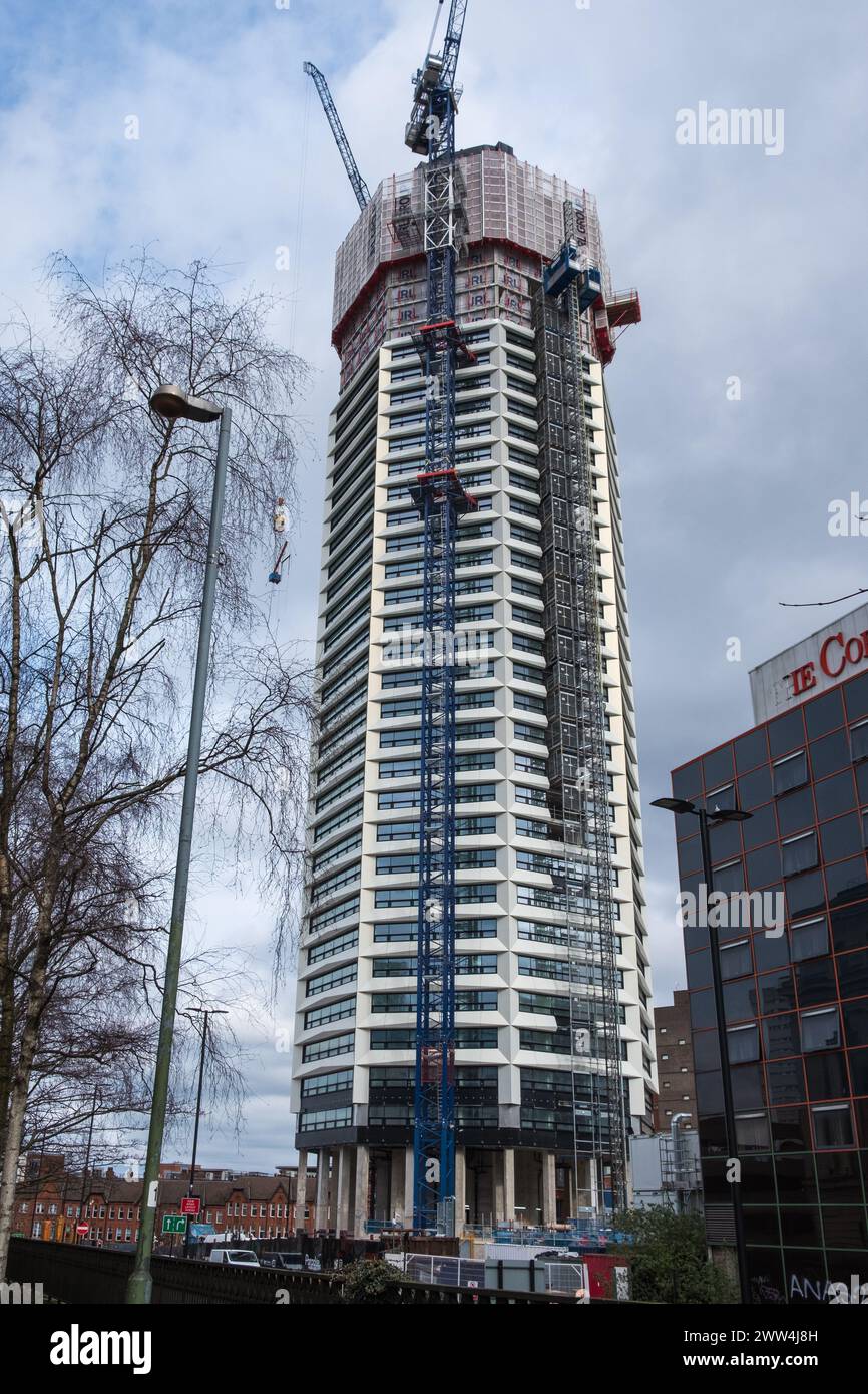 Der Bau des Octagon, eines 49-stöckigen achteckigen Wohnblocks im Zentrum von Birmingham, wird fortgesetzt. Das höchste Gebäude in Birmingham Stockfoto
