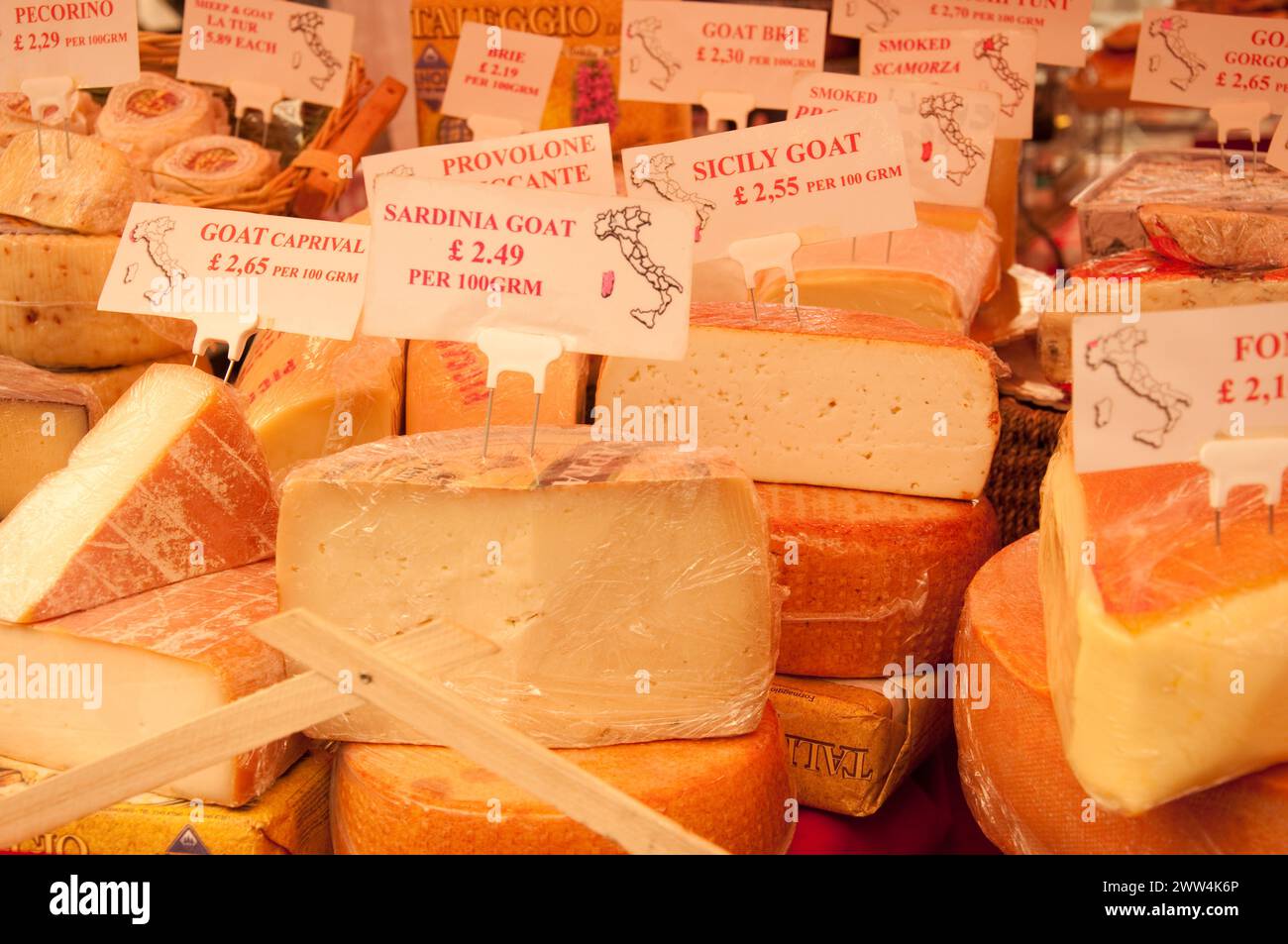 Italienischer Käsestand, Greenwich Market, Greenwich, South London, Großbritannien Stockfoto