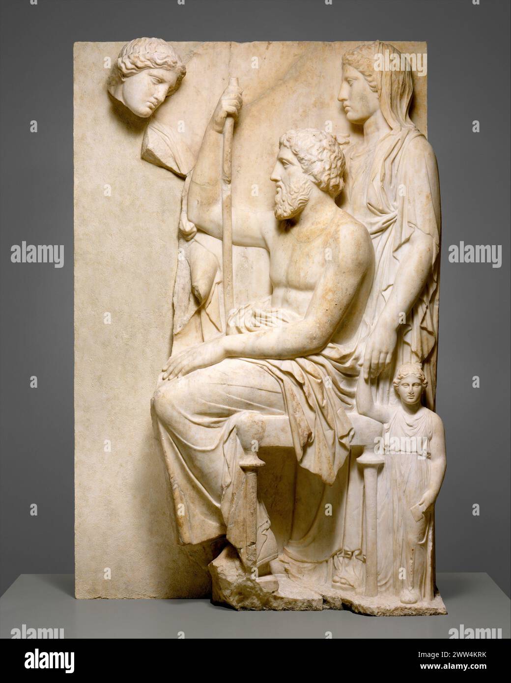 Grabstele aus Marmor mit einer Familiengruppe Griechisch, attischer Marmor, Pentelistischer Spätklassiker ca. 360 V. CHR Stockfoto