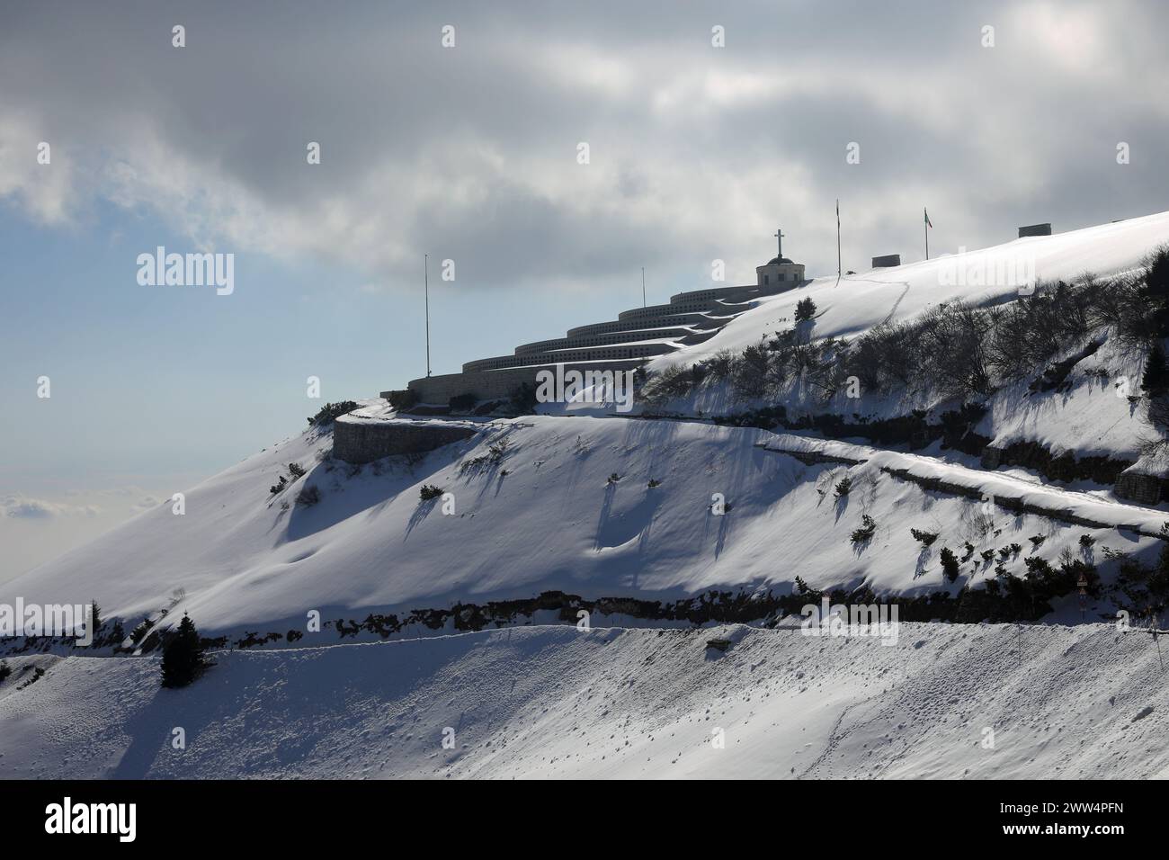 Pieve, TV, Italien - 13. März 2024: Gedenkstätte des Monte Grappa aus dem Ersten Weltkrieg Stockfoto