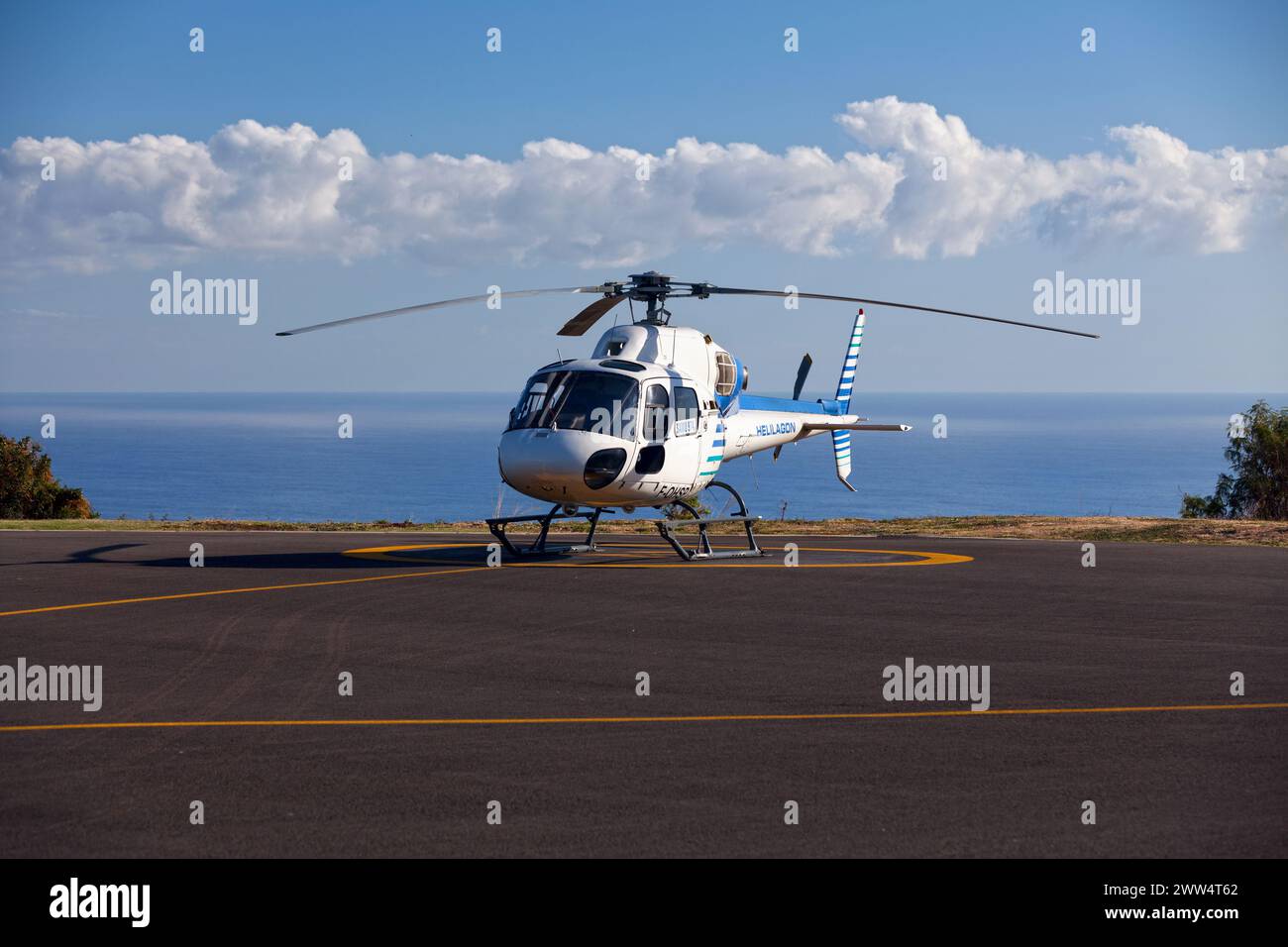 Saint-Paul, La Réunion - Juli 12 2016: Helikopter, der als SAMU (Emergency Medical Services) dient, um die kleinen Dörfer im Berg zu erreichen. Stockfoto