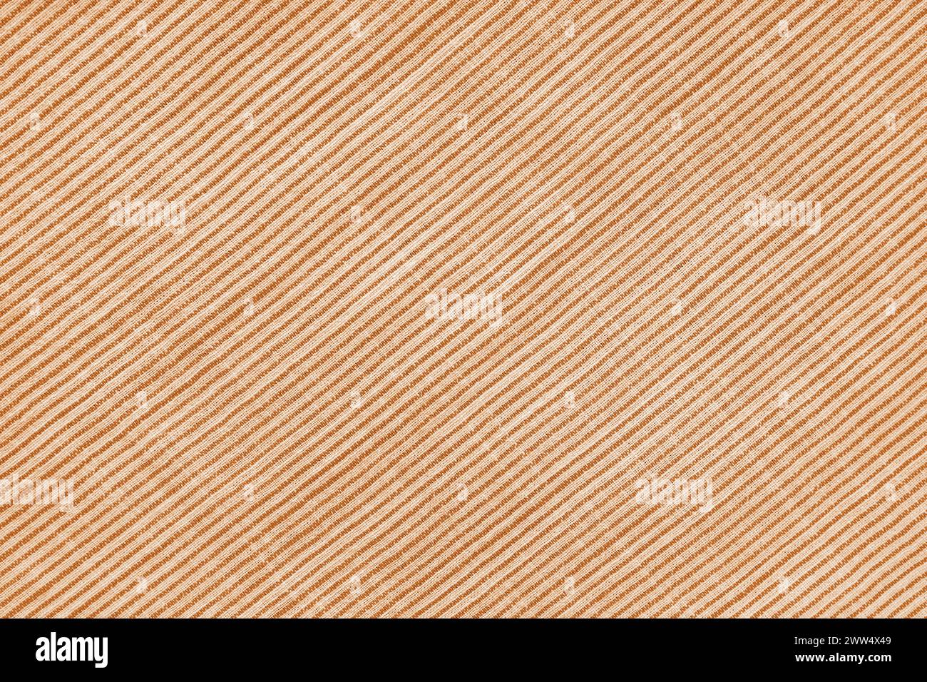 Natürliche Leinentextur als Hintergrund, orangefarbener Baumwollstoff mit diagonalem Streifenmuster, Textur in Nahaufnahme, Oberteile, flache Lagen. Hintergrund, Tapeten Stockfoto