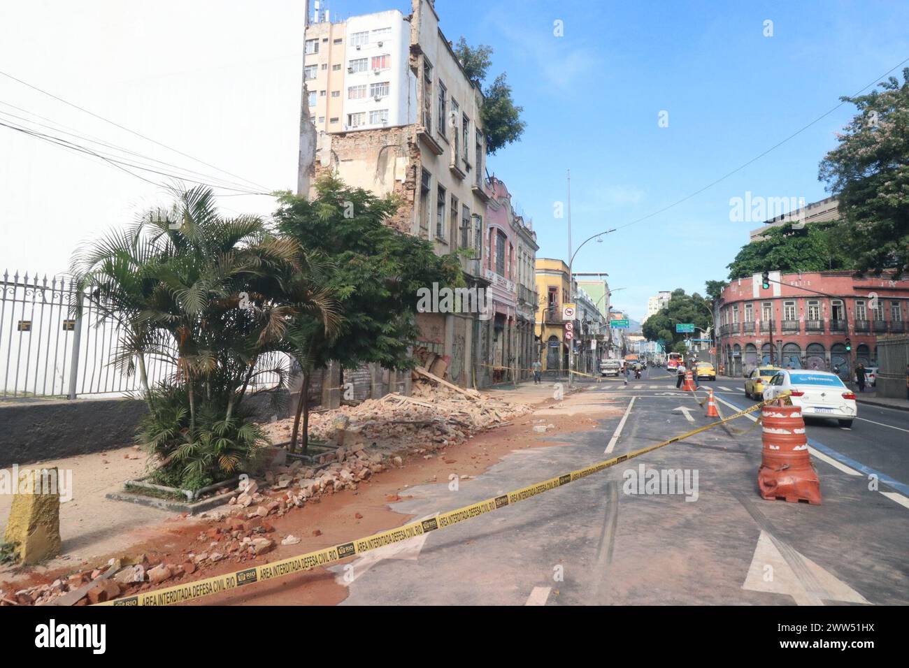 März 2024, Rio De Janeiro, Rio De Janeiro, Brasilien: RIO DE JANEIRO (RJ), 21.03.2024- MINISTERIUM- BESCHWERDE- GESCHICHTE- am 21. MÄRZ 2024 ging Eine Beschwerde beim Bundesministerium für öffentliche Angelegenheiten ein, um die Aufgabe eines historischen Gebäudes im Zentrum von Rio de Janeiro zu untersuchen, das 1862 erbaut wurde. Das Herrenhaus befindet sich an der Ecke von Rua Visconde do Rio Branco und Campo de Santana und ist seit etwa 20 Jahren stillgelegt. August 2021. (Foto: JosÃƒ © Lucena/Thenews2/Zumapress) (Foto: © Jose Lucena/TheNEWS2 via ZUMA Press Wire) NUR REDAKTIONELLE VERWENDUNG! Nicht für kommerzielle U Stockfoto