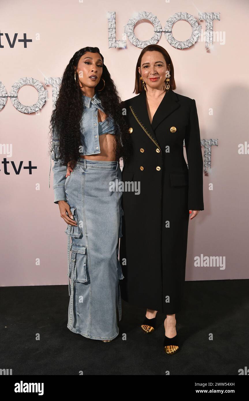 MJ Rodriguez, left, and Maya Rudolph arrive at the season two photo call for "Loot" on Thursday, March 21, 2024, in West Hollywood, Calif. (Photo by Richard Shotwell/Invision/AP) Stockfoto