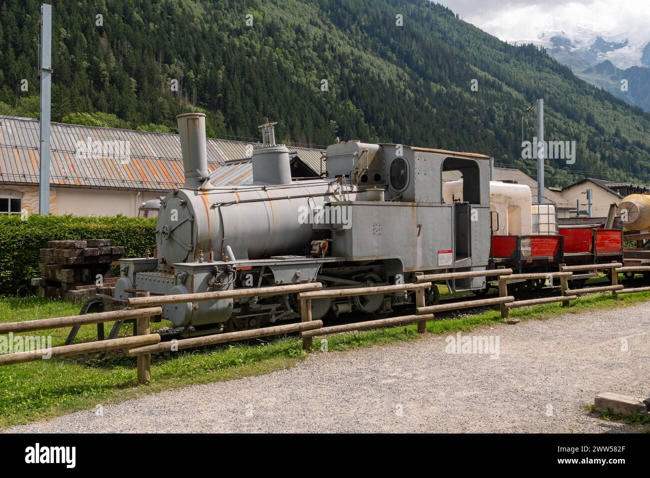 Die historische Dampflokomotive Nr. 7, die 1926 gebaut wurde, transportierte Touristen bis 1981 zum Mer de Glace, die am Bahnhof Montenvers in Chamonix ausgestellt wurde Stockfoto