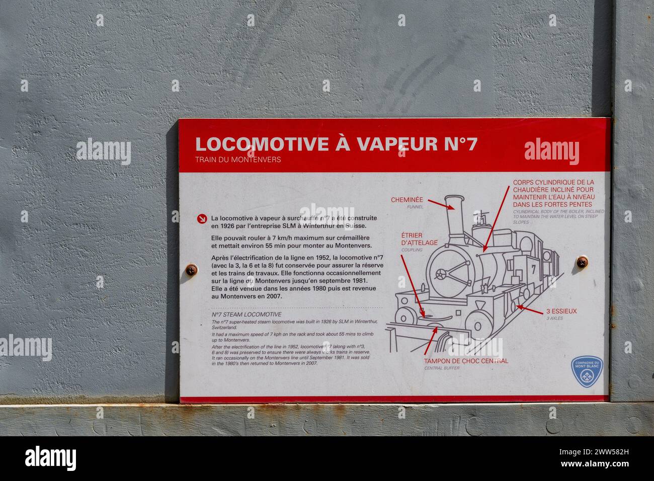 Informationsschild der historischen Dampflokomotive Nummer 7, ausgestellt im Zahnradbahnhof von Montenvers, Chamonix, Haute Savoie, Frankreich Stockfoto