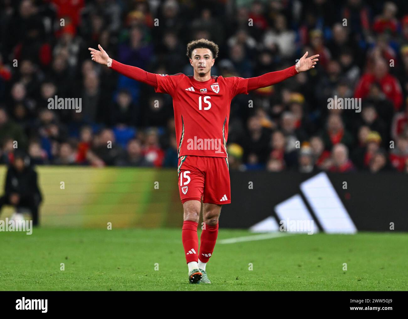 Cardiff, Großbritannien. März 2024. Ethan Ampadu aus Wales, während des Halbfinalspiels der UEFA-Euro-Qualifikation Wales gegen Finnland im Cardiff City Stadium, Cardiff, Vereinigtes Königreich, 21. März 2024 (Foto: Craig Thomas/News Images) in Cardiff, Vereinigtes Königreich am 21. März 2024. (Foto: Craig Thomas/News Images/SIPA USA) Credit: SIPA USA/Alamy Live News Stockfoto